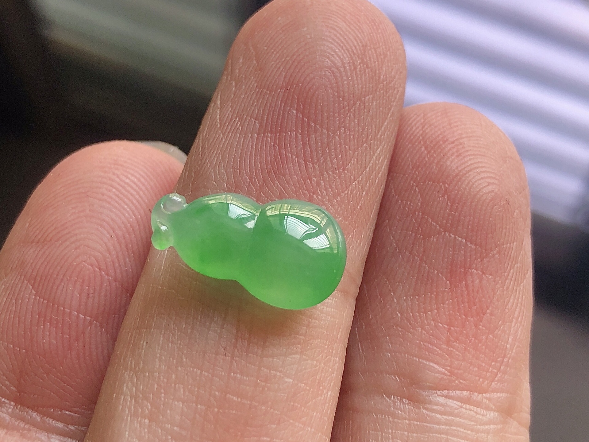 ️ 冰种阳绿葫芦， 色泽艳阳，通透水润，玉质细腻，夺目迷人，镶嵌效果，品相，无裂，尺寸14.5*8