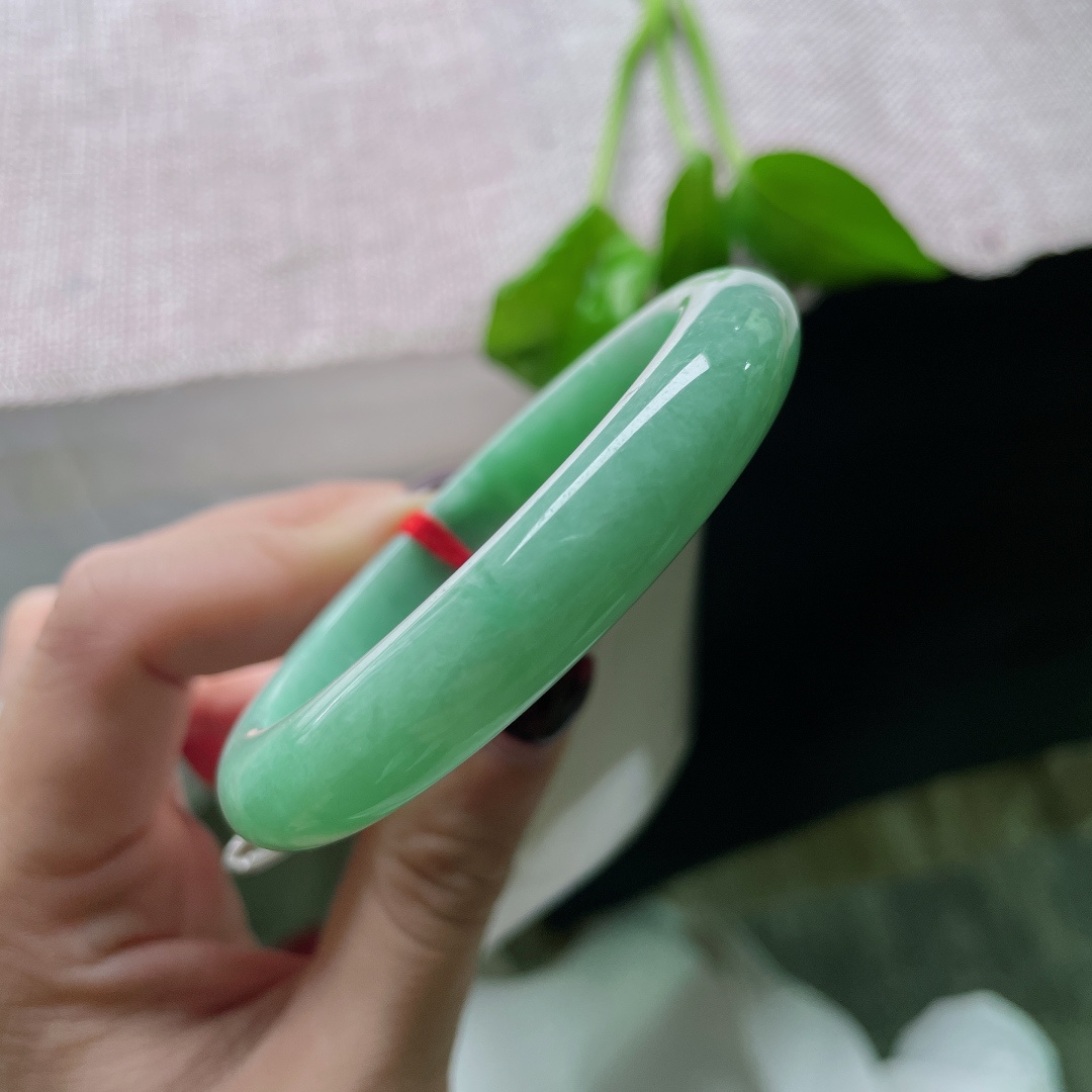 53.7/10.1/7.9绿底正圈，水润细腻，清新简约大方，无裂，ss50819a