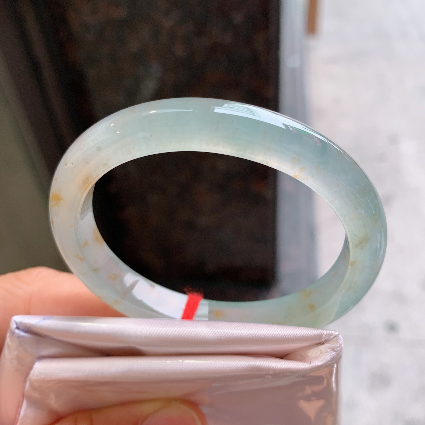 贵妃冰黄翡 无裂 尺寸：53.8/47/9.3/7.5 起荧光