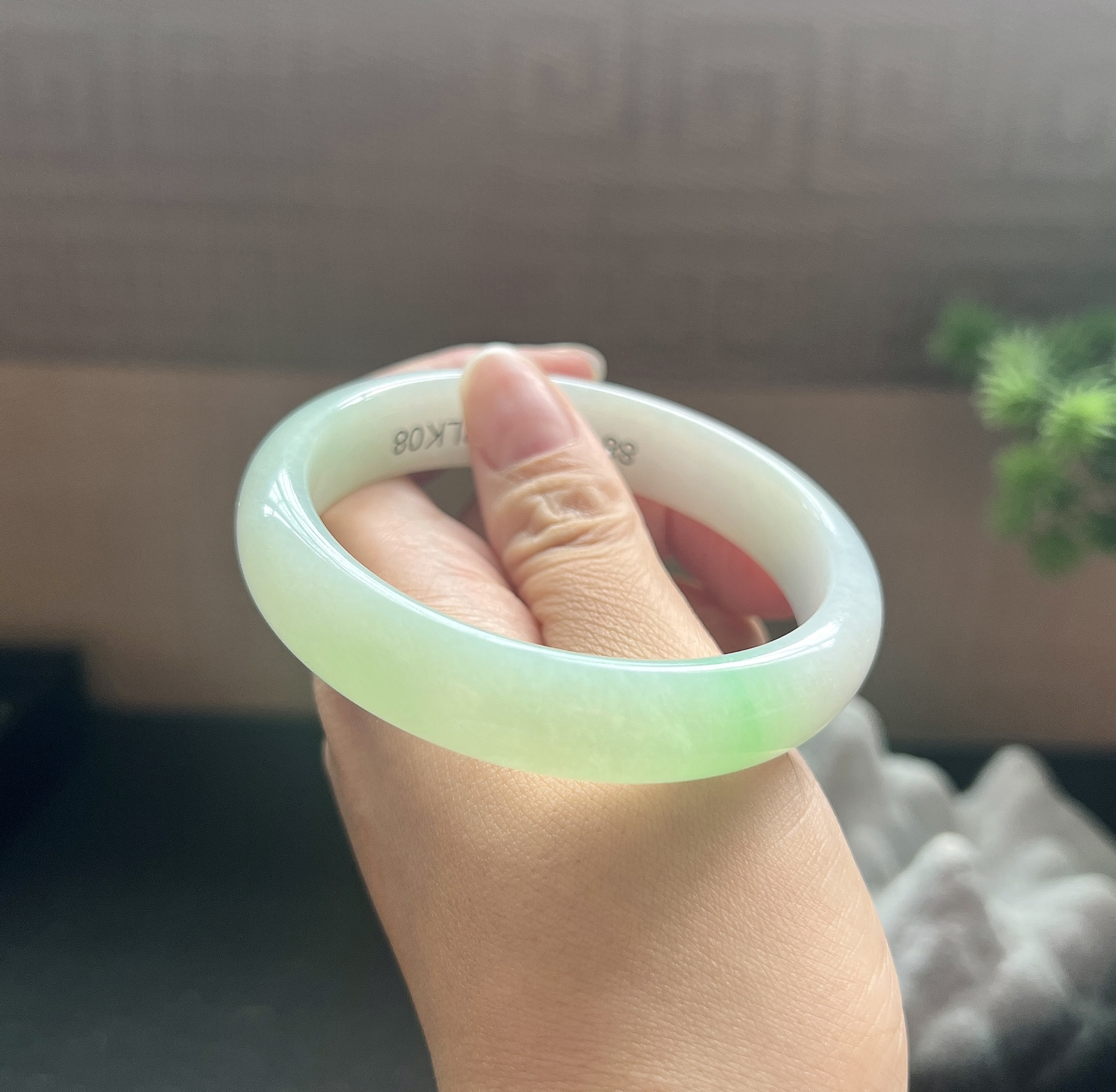 58.5圈口 正圈飘绿手镯