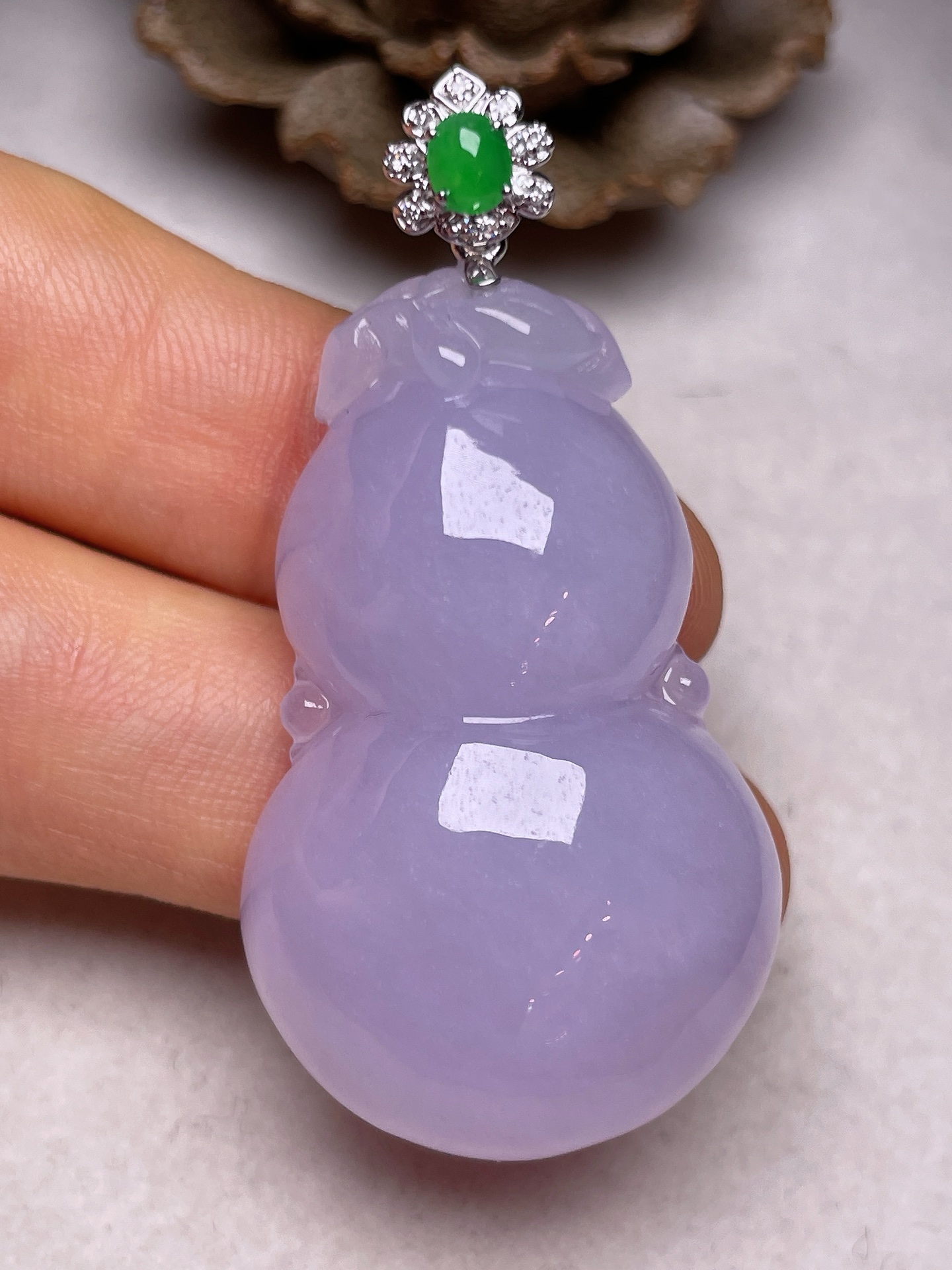 18K金镶大葫芦，冰糯种满紫，无裂，一手货源裸石尺寸40.2/24.2/11.9、整体长47.9