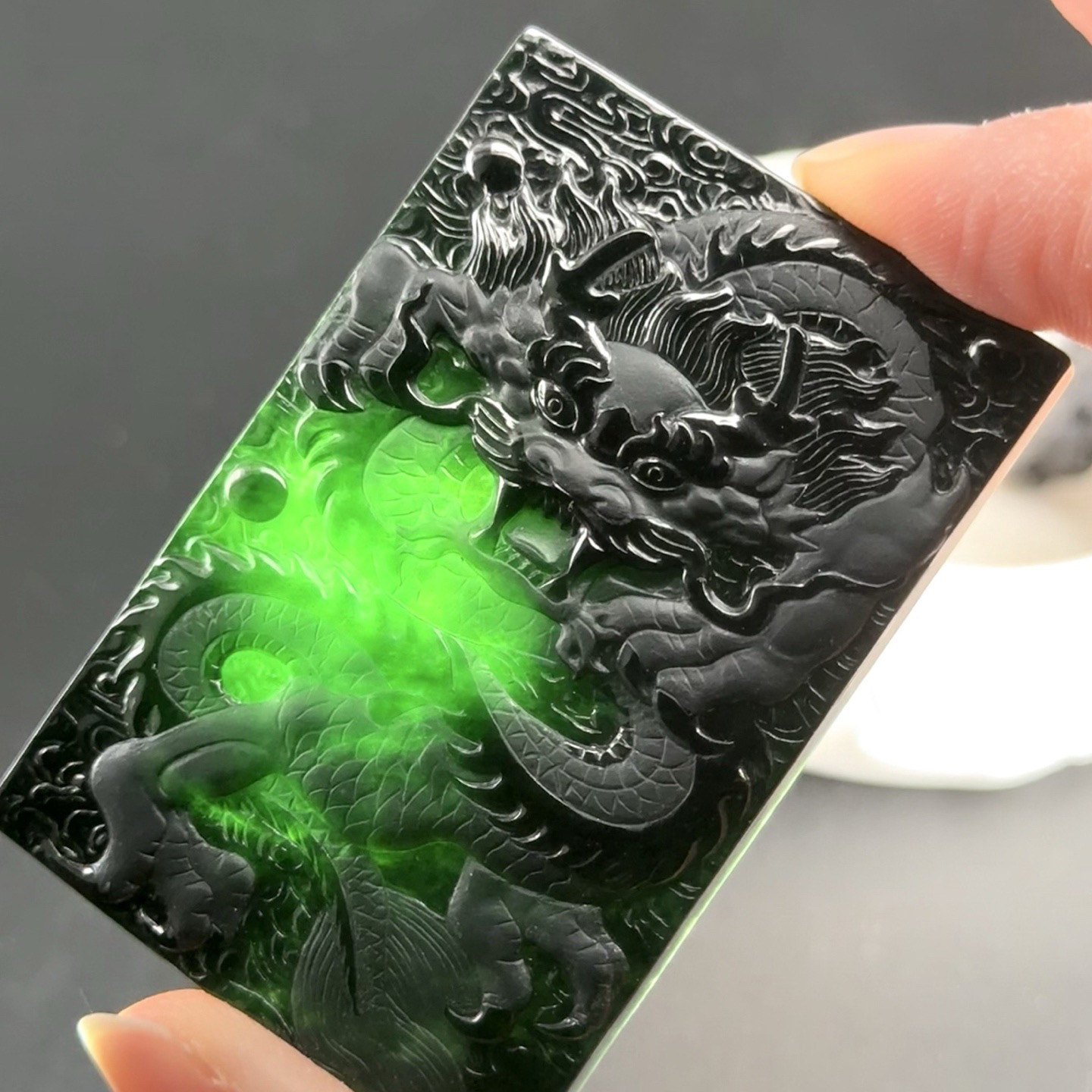 精品墨翠龙牌 种好色正 黑度极好 打灯通透 油性十足 尺寸61.5