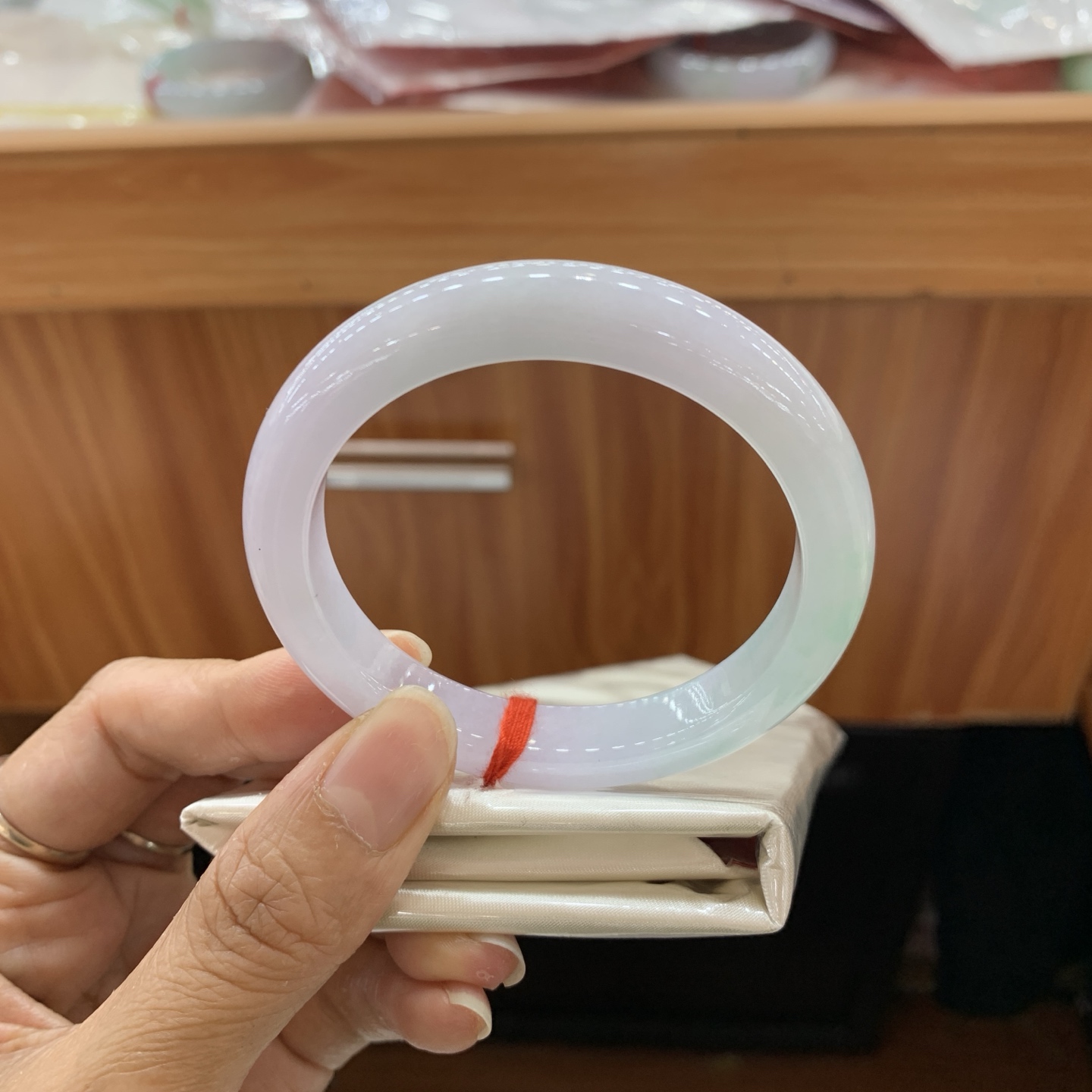 042008FN飘绿正圈翡翠手镯54-10.1-7.9