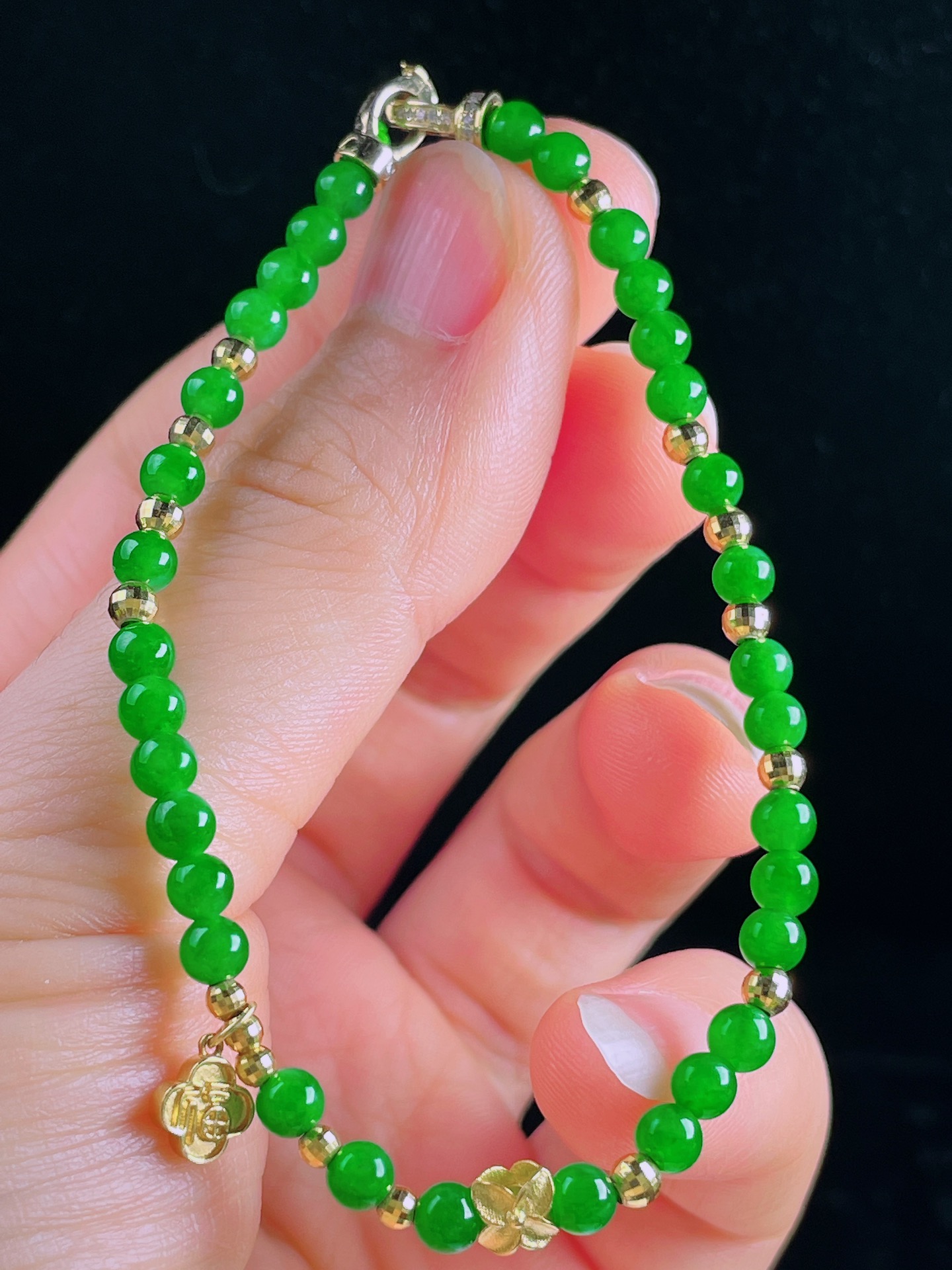 ️辣绿手串，老种起光，细底通透，尺寸：4mm0420