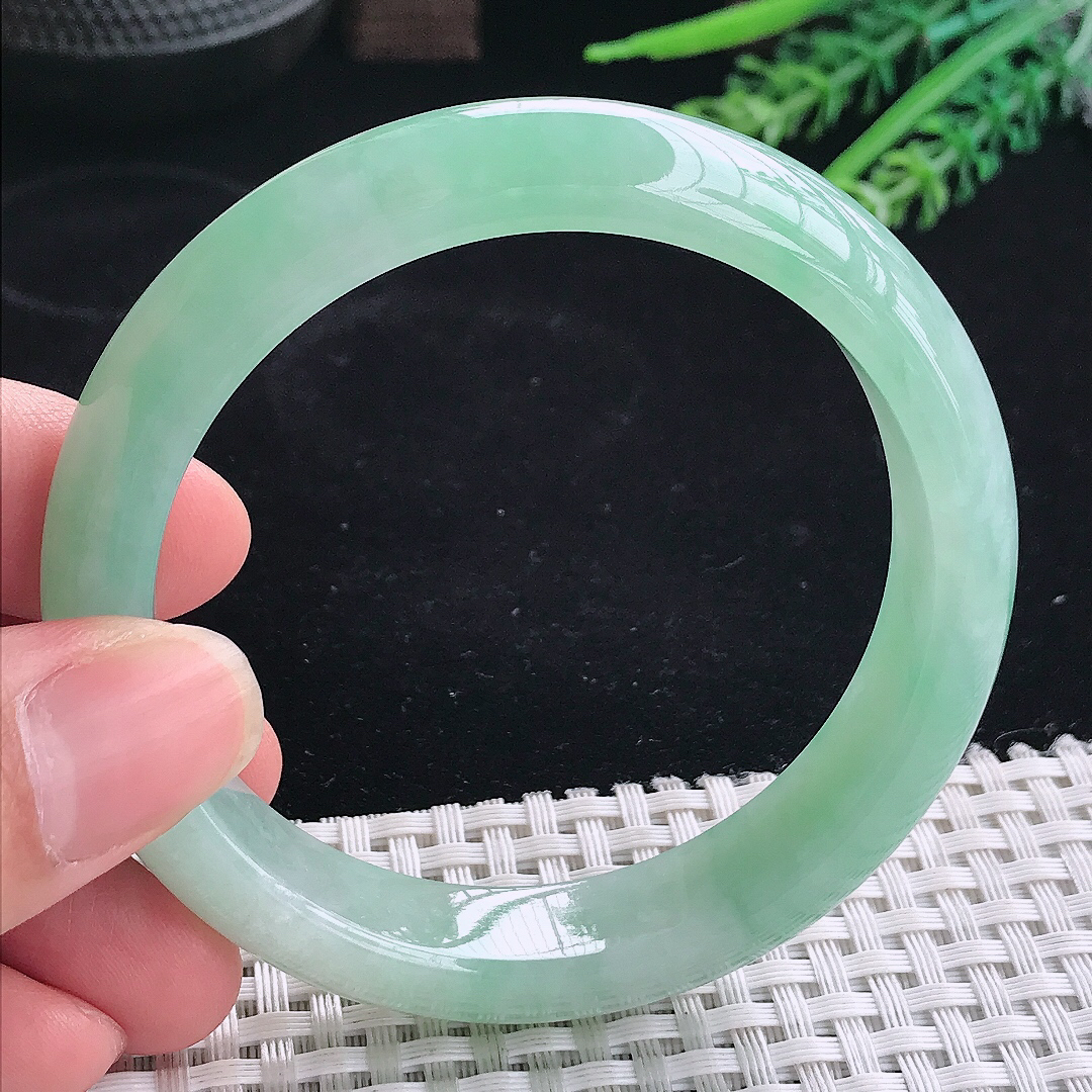 实拍A货翡翠57.5/13/8.1老坑冰胶冰晴绿甜绿手镯翡翠宽边玉镯平安镯