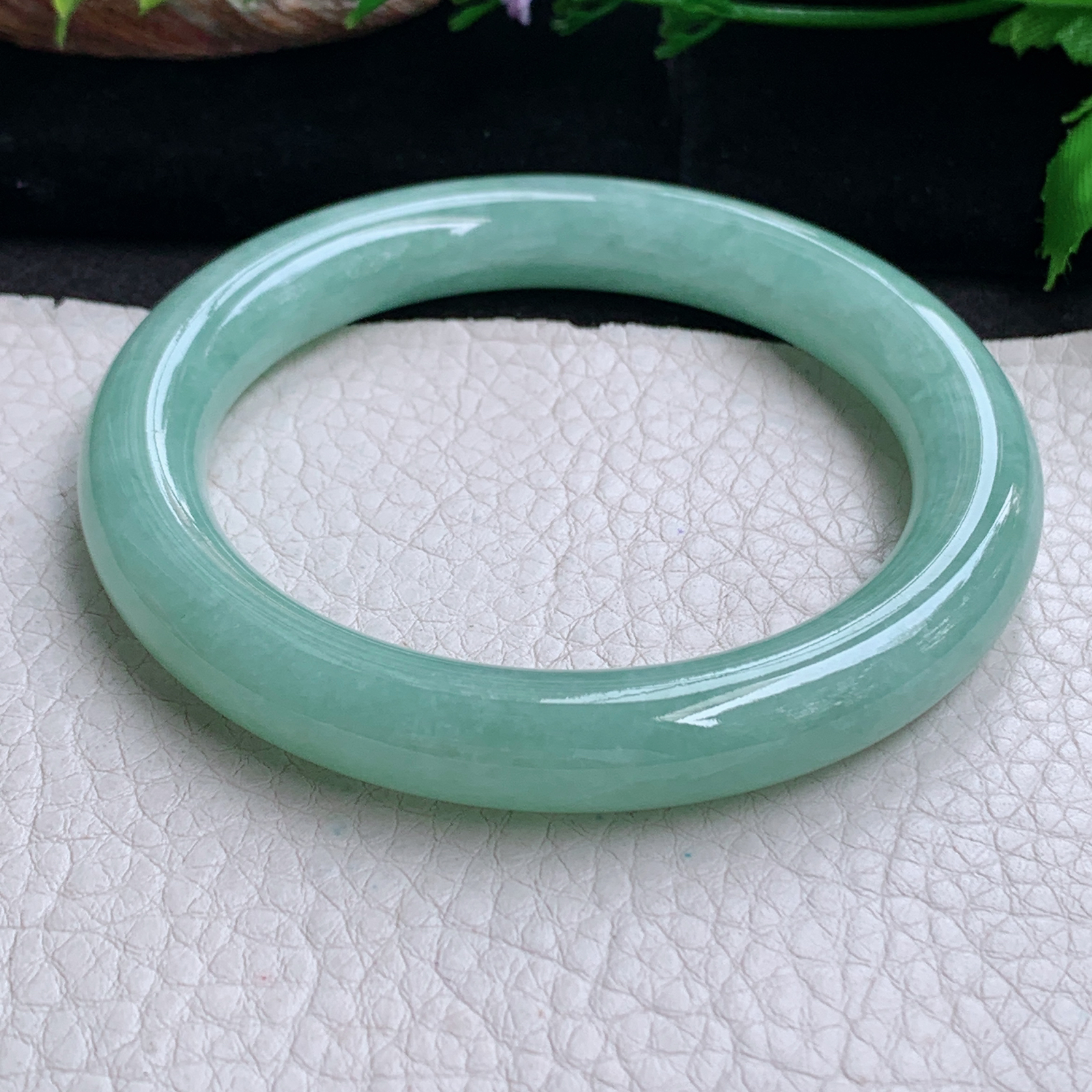 n大圈口59*10.5美人镯 天然缅甸翡翠a货手镯满绿圆条正圈叮当镯