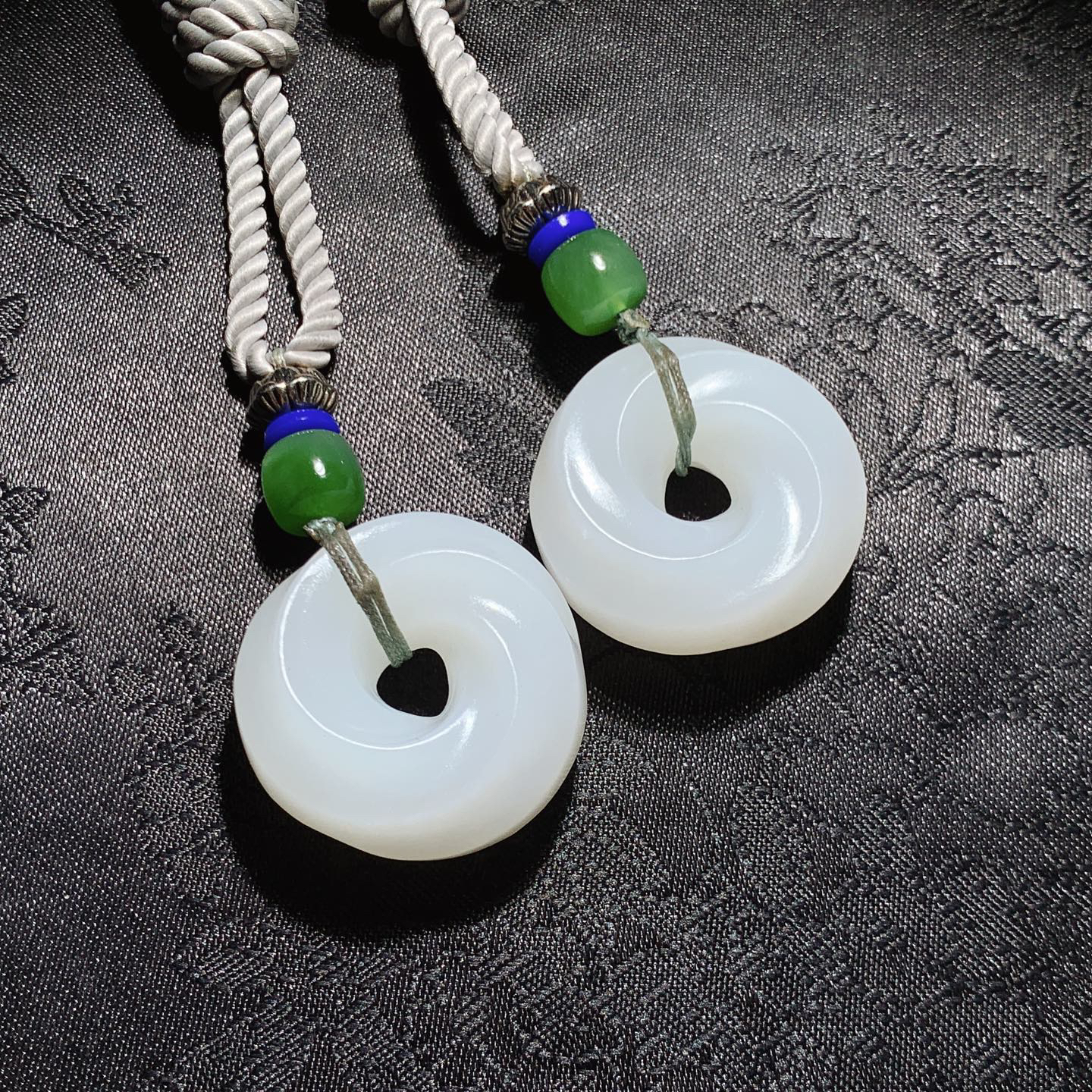 一个新疆和田玉羊脂白玉时来运转平安扣挂件 尺寸26/10！玉质细腻油润 底色纯净 脂粉好，品质好。lt260420