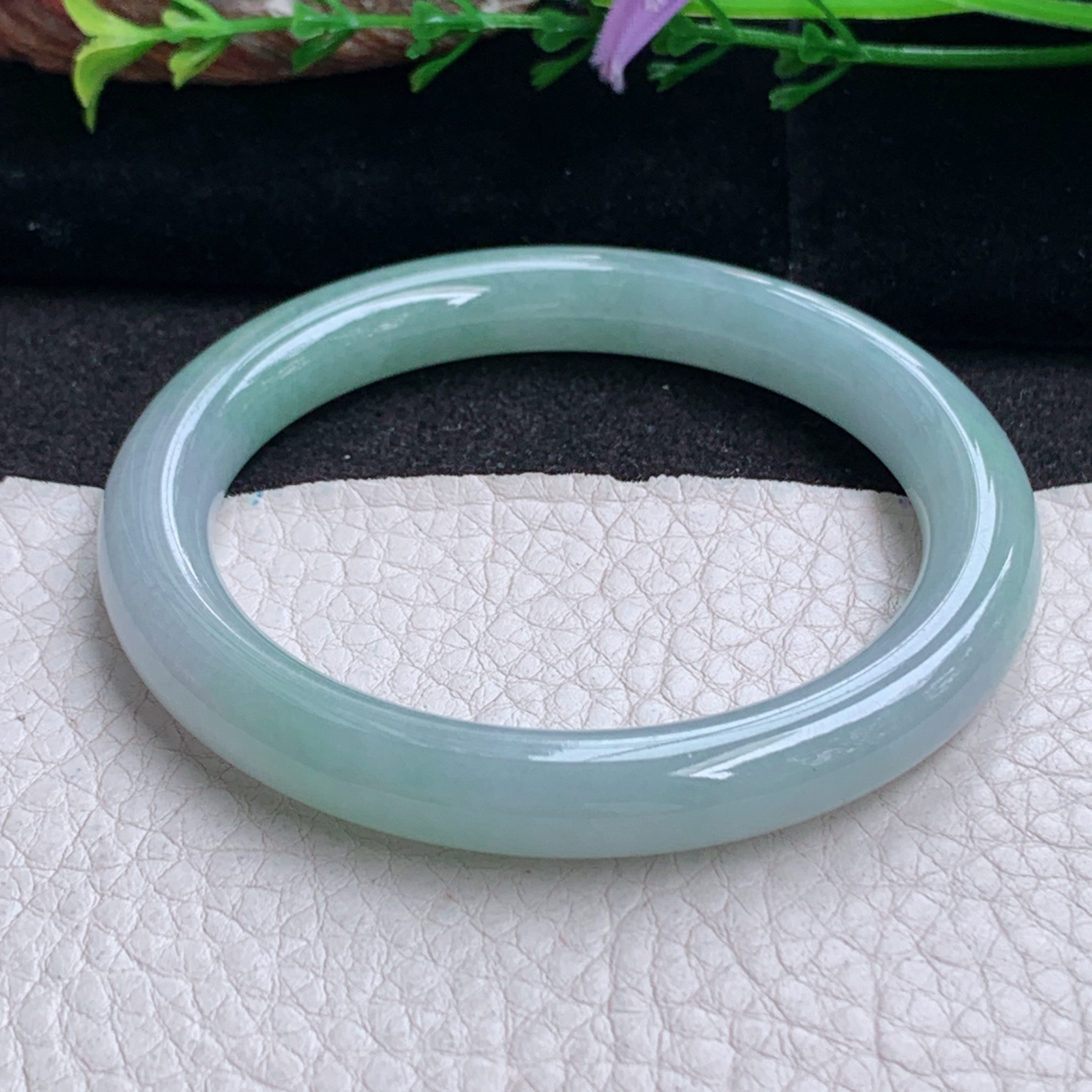 n小圈口53*8.3美人镯 天然缅甸翡翠a货手镯淡绿圆条正圈叮当镯