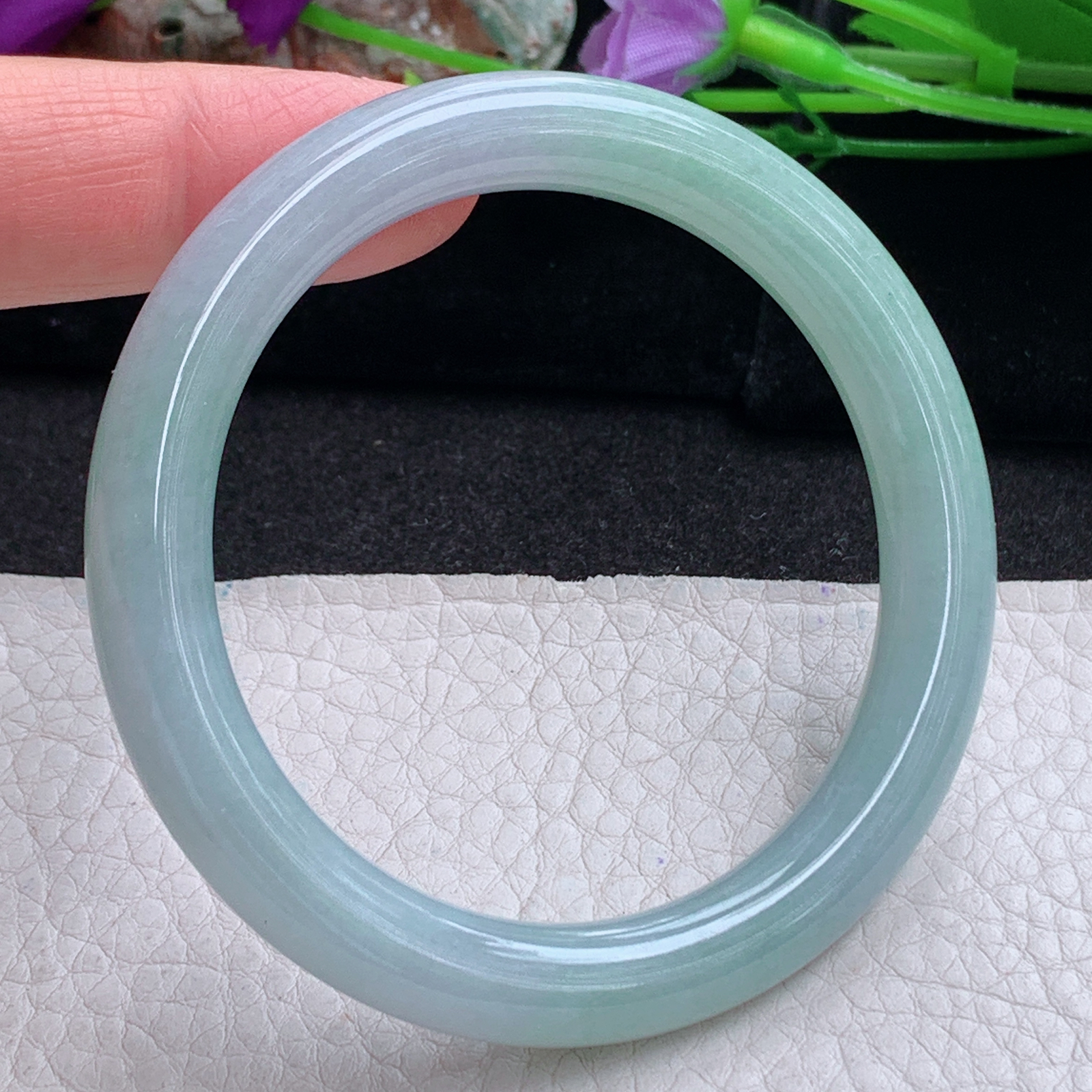 n小圈口53*8.3美人镯 天然缅甸翡翠a货手镯淡绿圆条正圈叮当镯