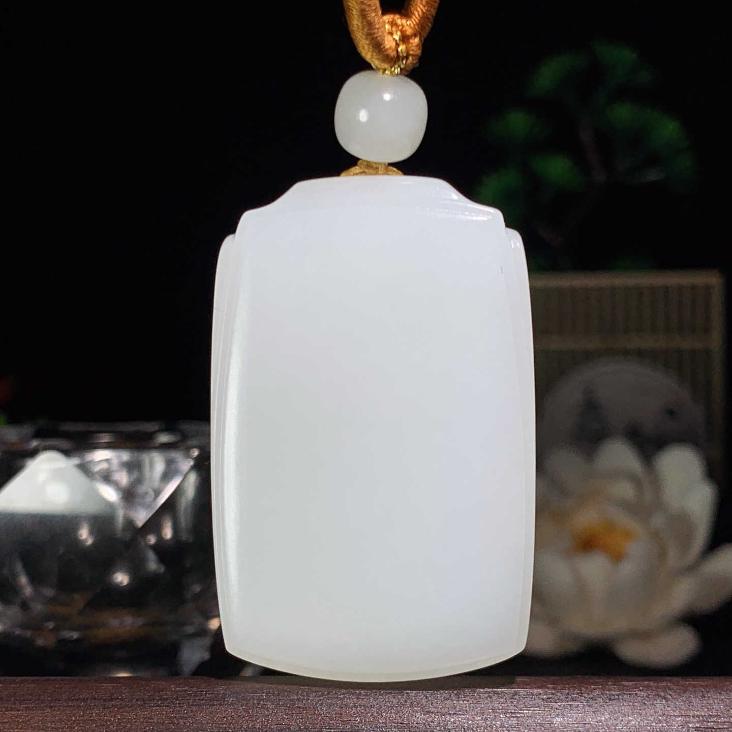 新疆和田玉羊脂白玉平安无事牌挂件 尺寸51/32/12重57克！玉质细腻油润 底色纯净 脂粉好，品质好。lt260420