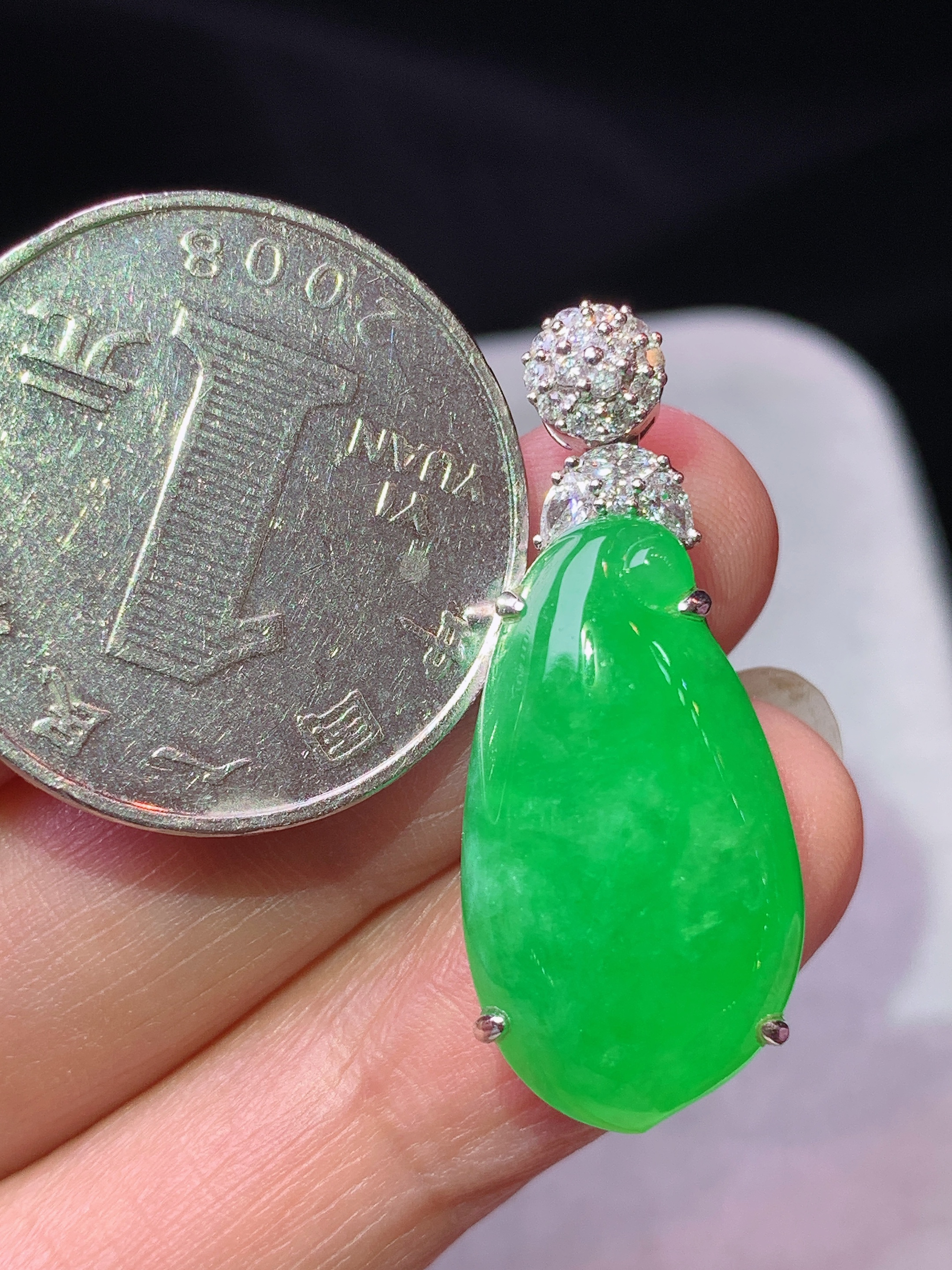 18k金钻镶嵌冰阳绿福瓜吊坠 玉质细腻 色泽艳丽清新 水润亮眼 整体尺寸32*13*9z1