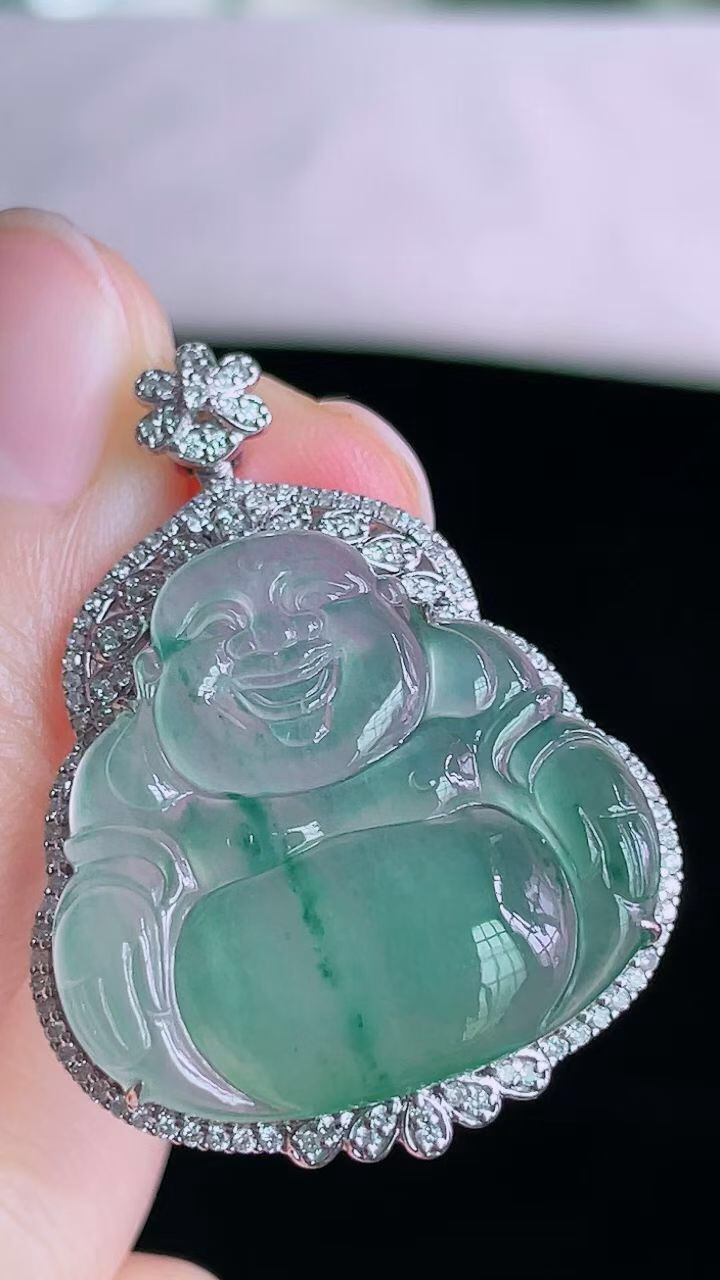 【翡翠名称】18K金豪华镶钻冰飘花佛公吊坠
【翡翠尺寸】含金36.2/26.7/8mm
【翡翠描述】宝贝种老水足，玉质细腻，色泽靓丽，性价比高，佩戴效果好！
【其它赠送】权威证书/精美挂绳盒子/支持全国复检