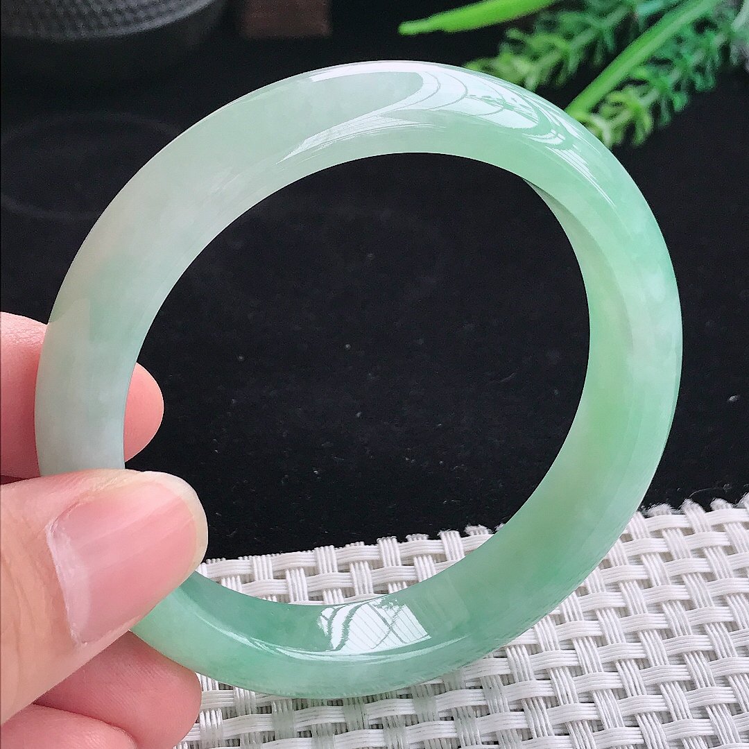 实拍A货翡翠57.5/13/8.1老坑冰胶冰晴绿甜绿手镯翡翠宽边玉镯平安镯