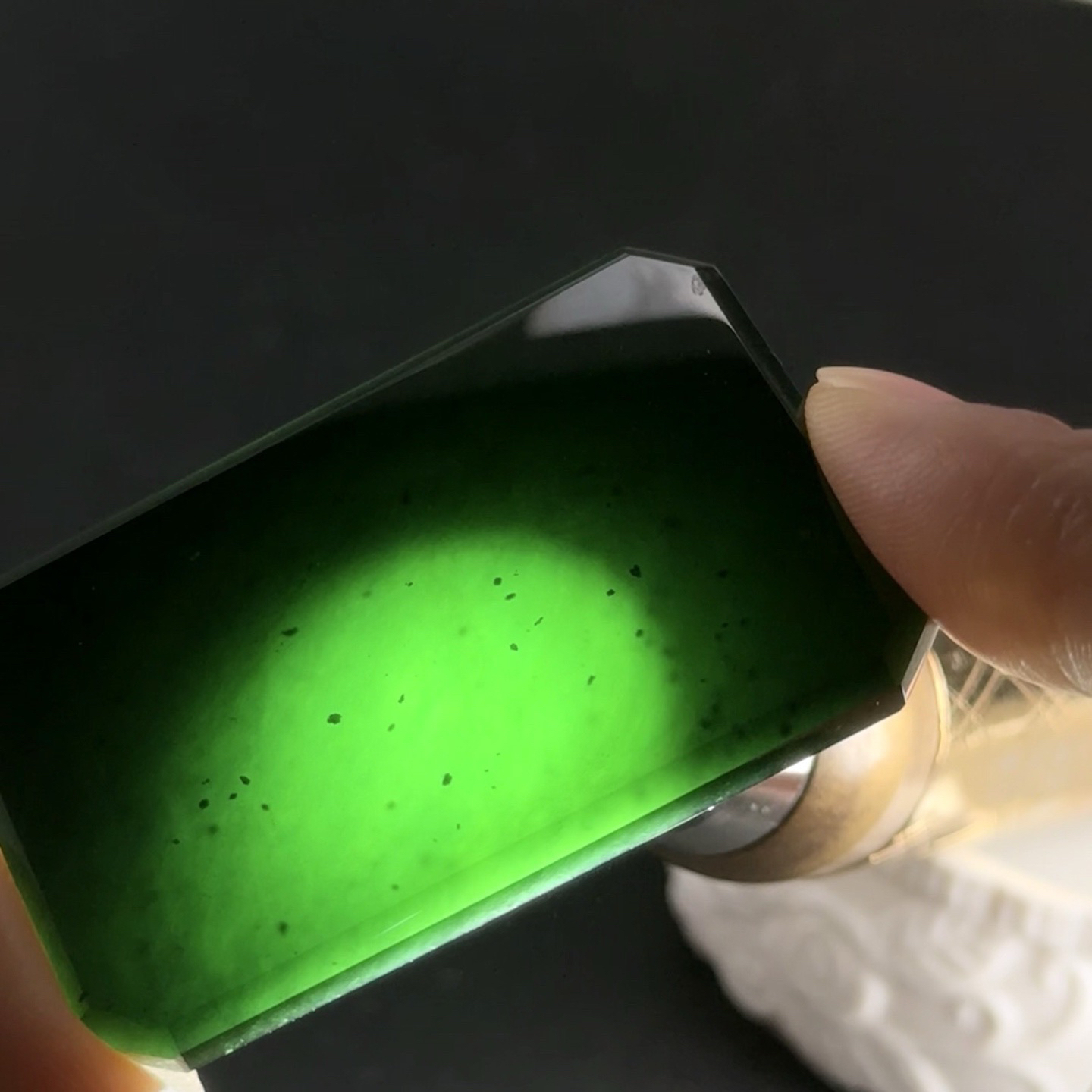 精品墨翠雪花棉墨翠无事牌 种好色正 黑度极好 打灯通透 油性十足 尺寸51.9