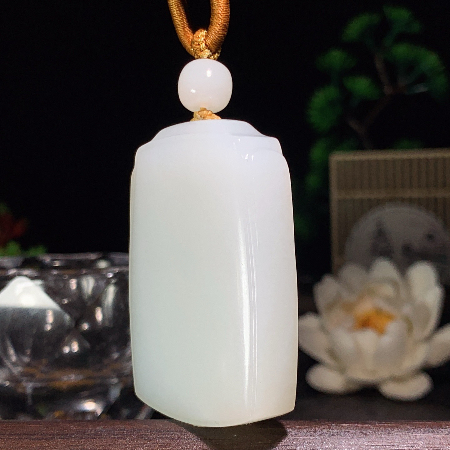 新疆和田玉羊脂白玉平安无事牌挂件 尺寸51/32/12重57克！玉质细腻油润 底色纯净 脂粉好，品质好。lt260420