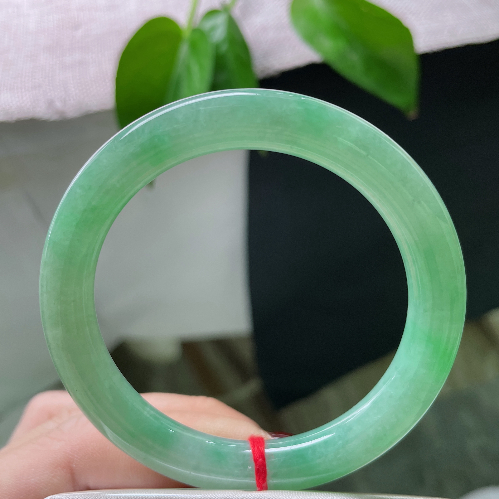 53.9/9.1，满绿圆条，色泽贵气，是与天地自然的一次对话，沉稳中自有波澜。皮纹，ss50857a