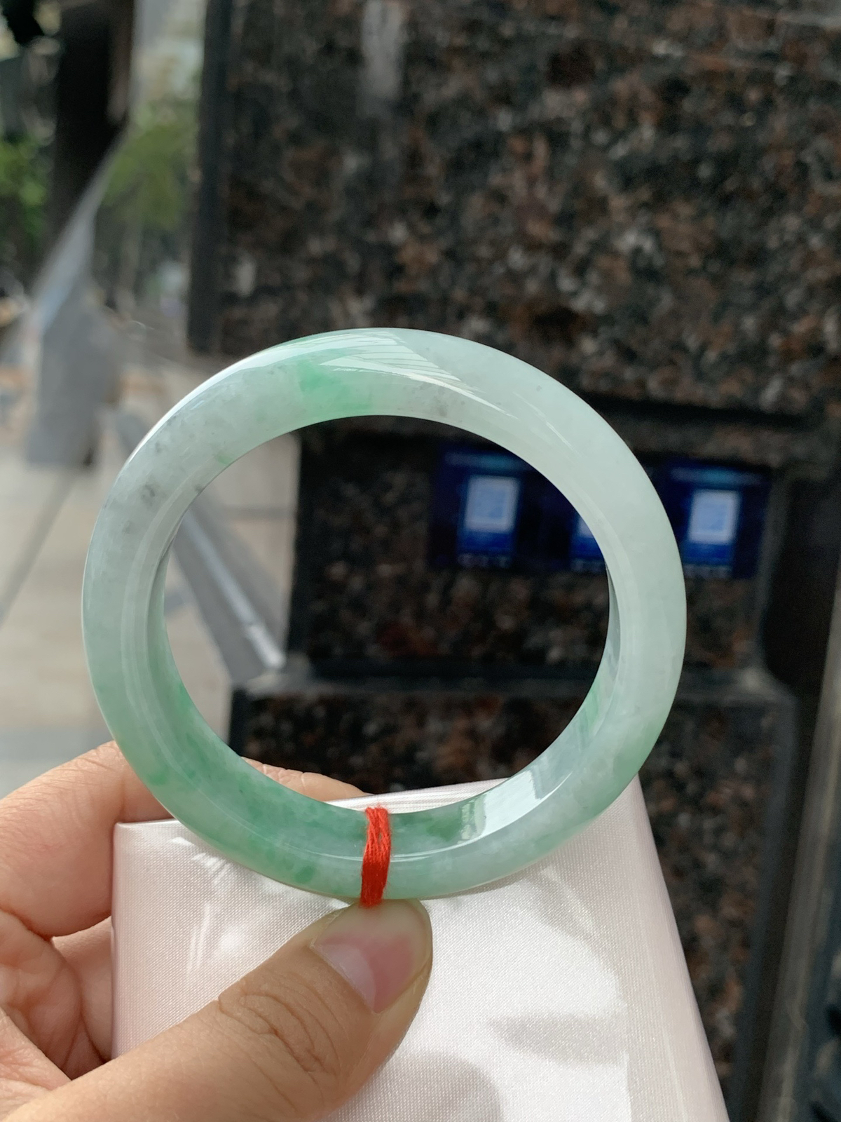 飘绿正圈飘乌鸡
尺寸：56.8-13.2-8.9