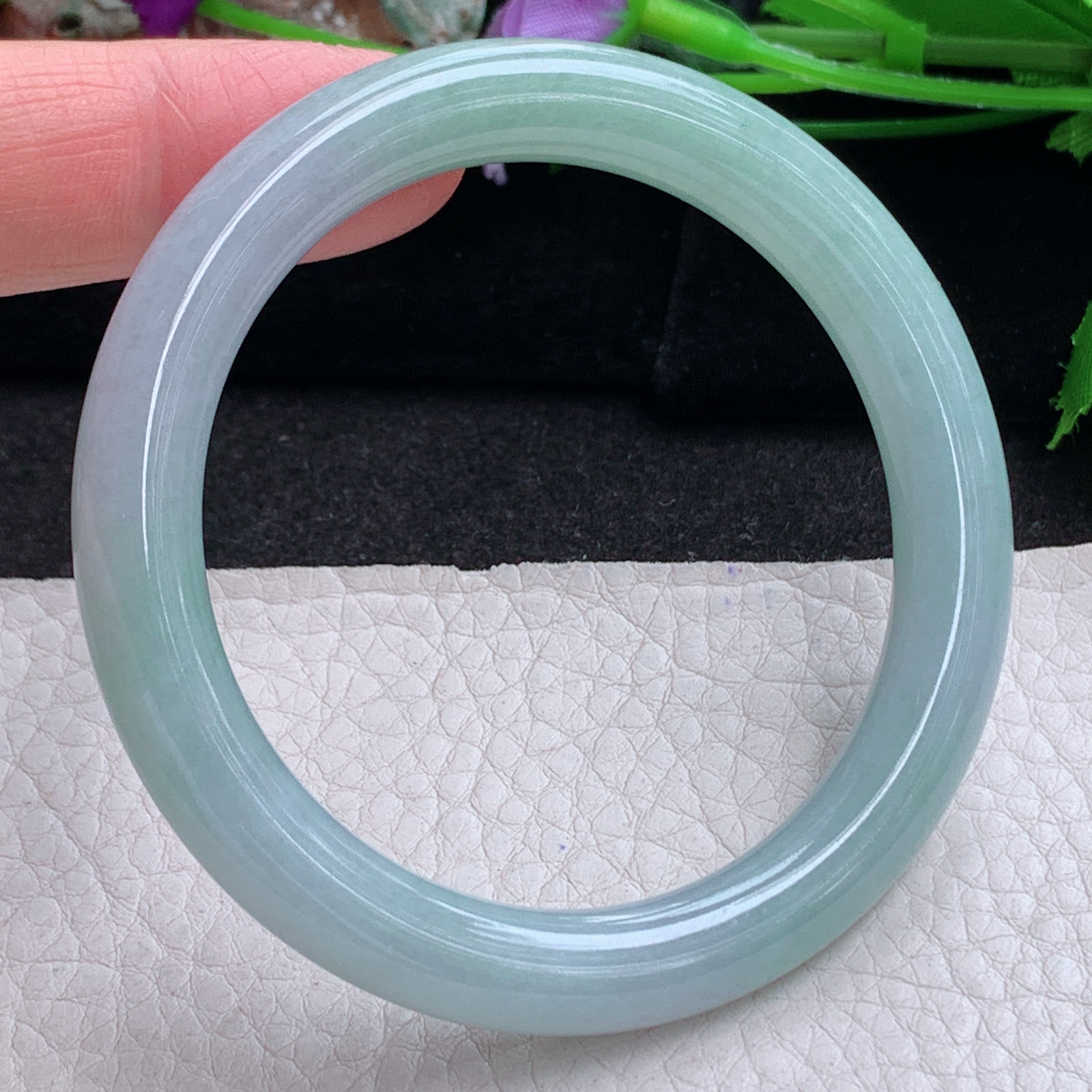 n小圈口53*8.3美人镯 天然缅甸翡翠a货手镯淡绿圆条正圈叮当镯