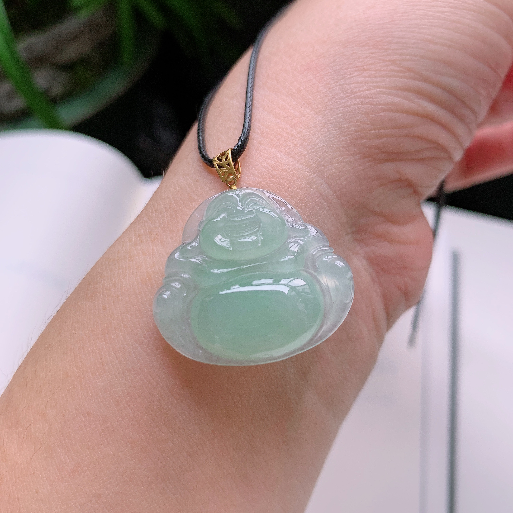 天然A货翡翠18K金镶嵌甜绿大肚佛公吊坠 
尺寸32-28-5.5mm 重量5.89g