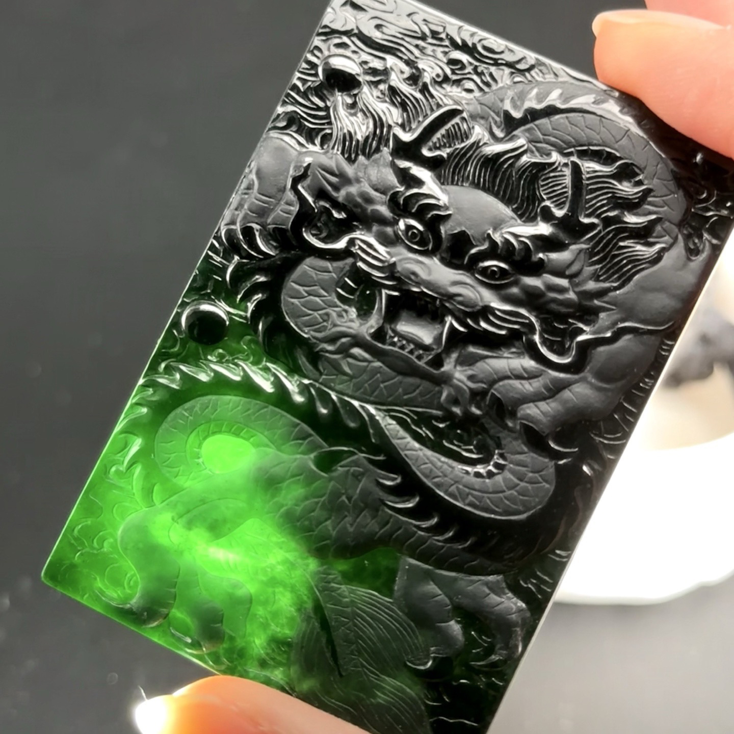 精品墨翠龙牌 种好色正 黑度极好 打灯通透 油性十足 尺寸61.5