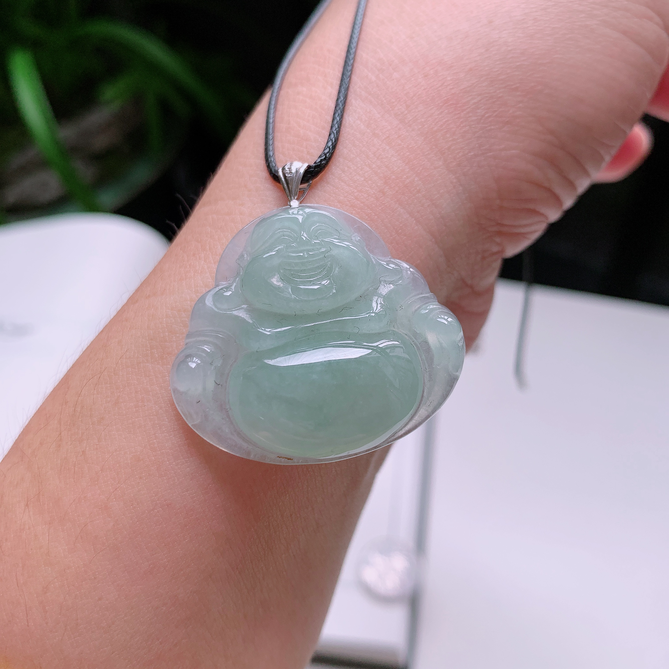 天然A货翡翠18K金镶嵌浅绿大肚佛公吊坠 
尺寸35-32-6mm 重量9.35克