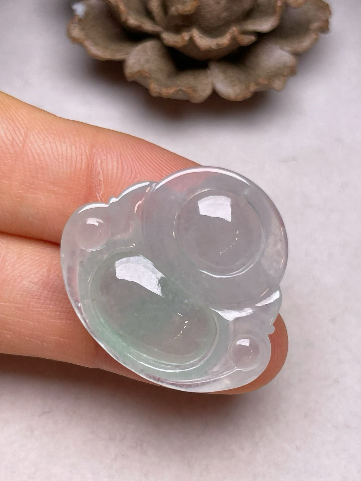 冰种飘绿【佛公】吊坠，种水好，玉质细腻 ，卖相好‘