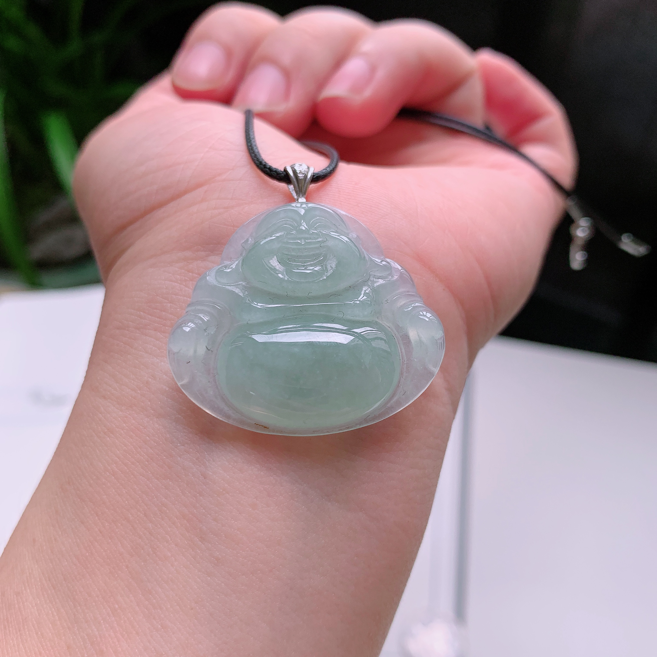 天然A货翡翠18K金镶嵌浅绿大肚佛公吊坠 
尺寸35-32-6mm 重量9.35克