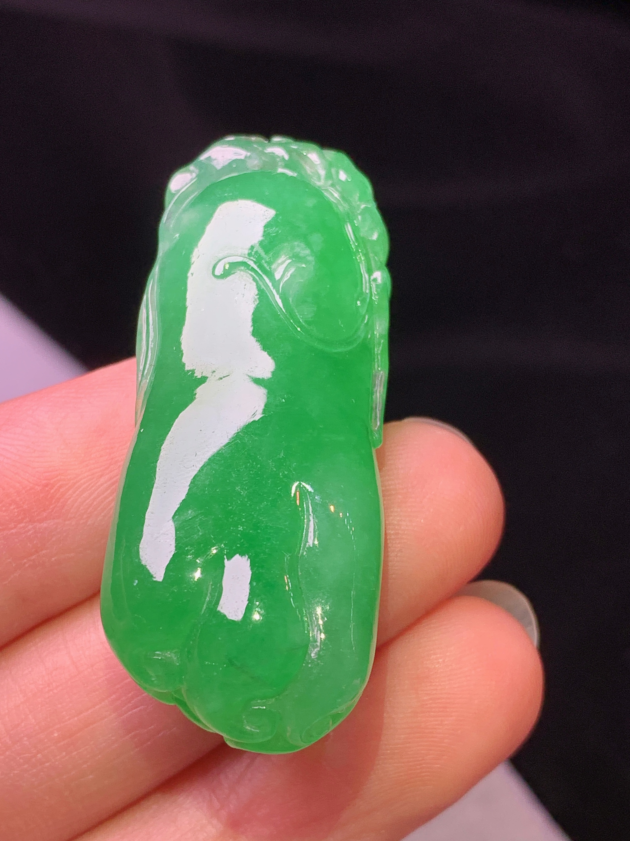 阳绿佛手瓜吊坠 玉质细腻 色泽艳丽清新 水润亮眼 整体尺寸43.6*17.2*12x9