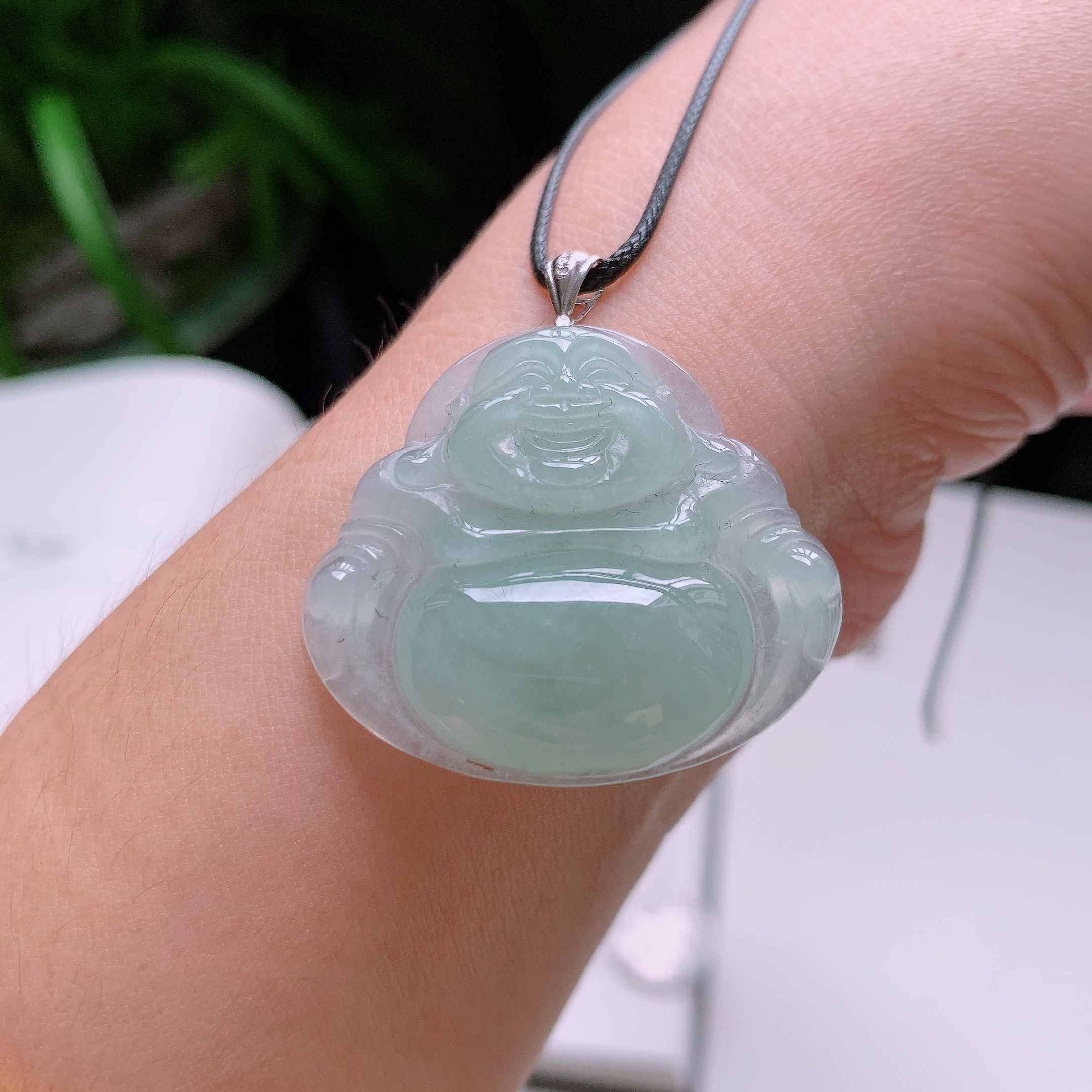 天然A货翡翠18K金镶嵌浅绿大肚佛公吊坠 
尺寸35-32-6mm 重量9.35克