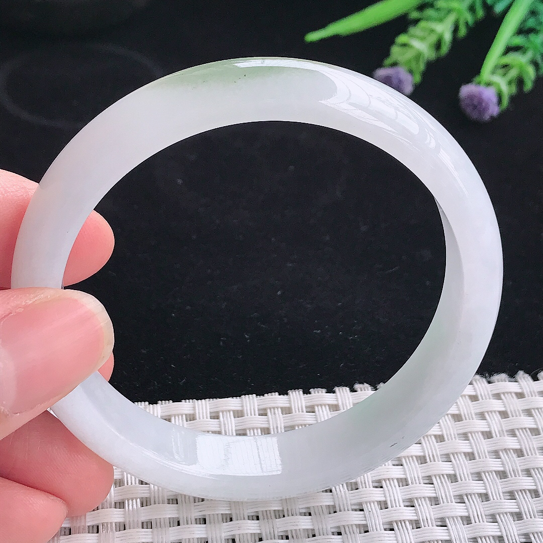 实拍A货翡翠57/11.3/7老坑秀气冰润飘花手镯翡翠宽边玉镯平安镯