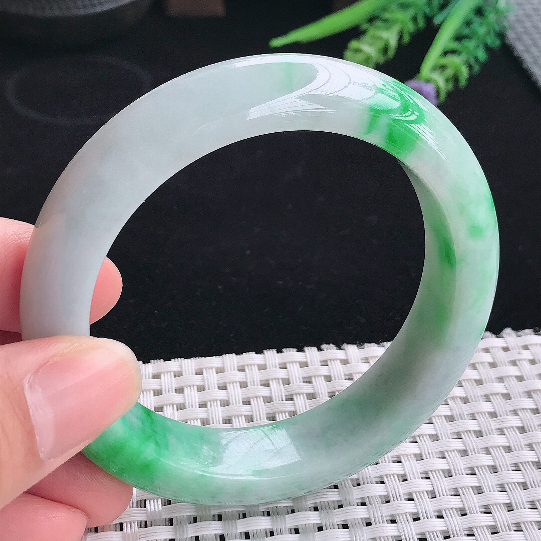 实拍A货翡翠57.5/15/9.8老坑精美飘阳绿手镯翡翠宽边玉镯平安镯