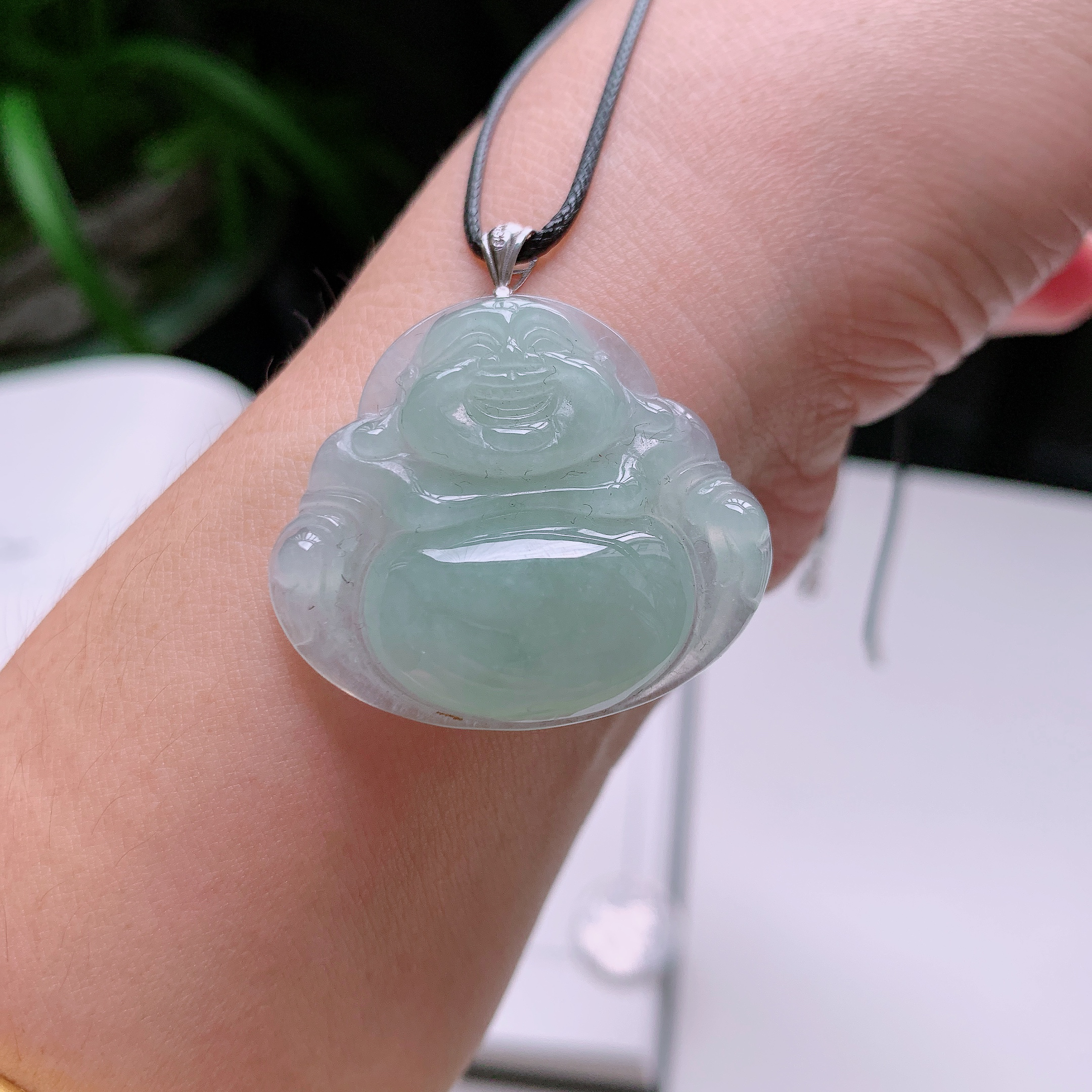 天然A货翡翠18K金镶嵌浅绿大肚佛公吊坠 
尺寸35-32-6mm 重量9.35克