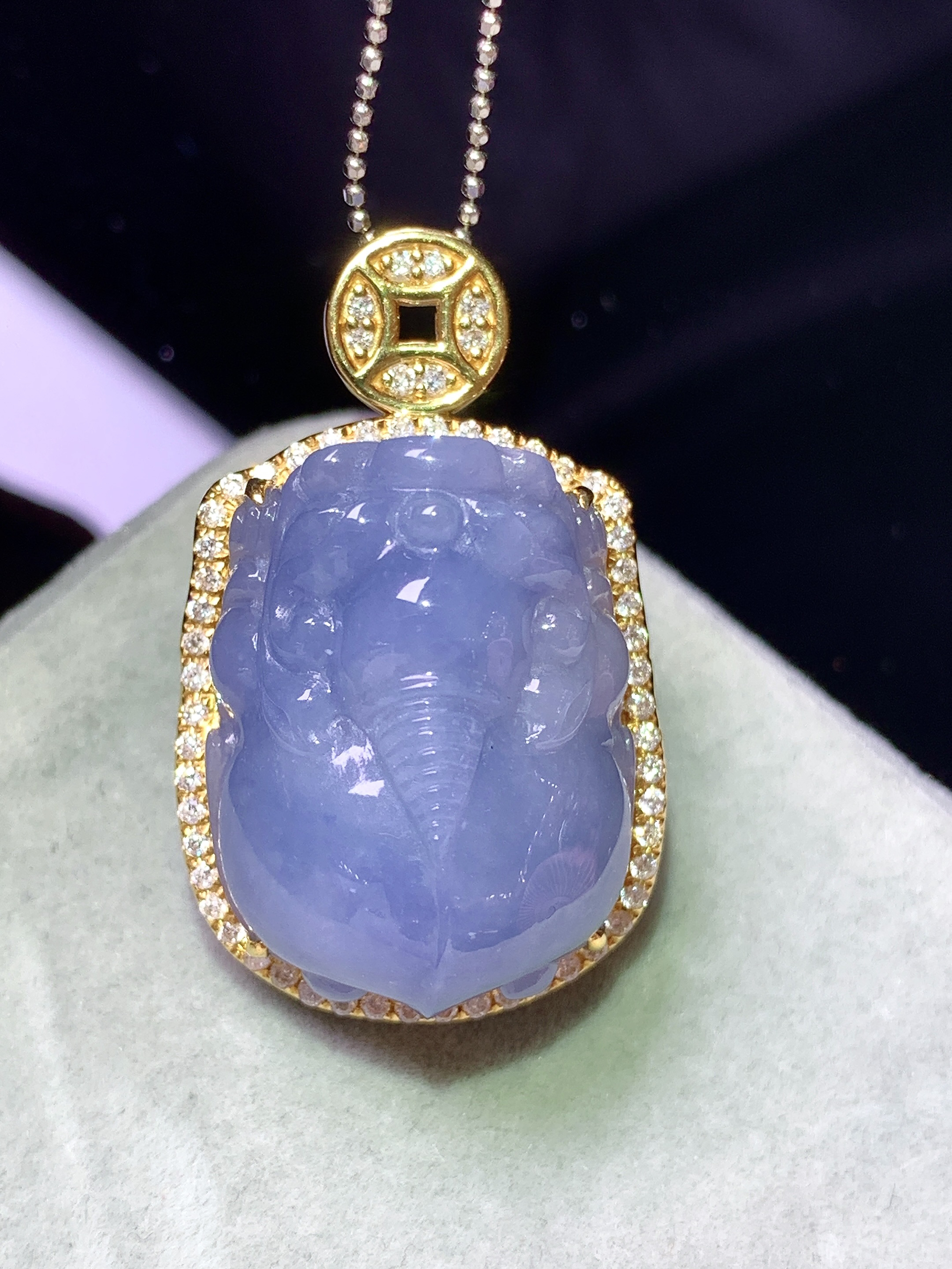 18k金钻镶嵌紫罗兰貔貅吊坠 玉质细腻 色泽艳丽清新 水润亮眼 整体尺寸33.5*20.5*13.8z1