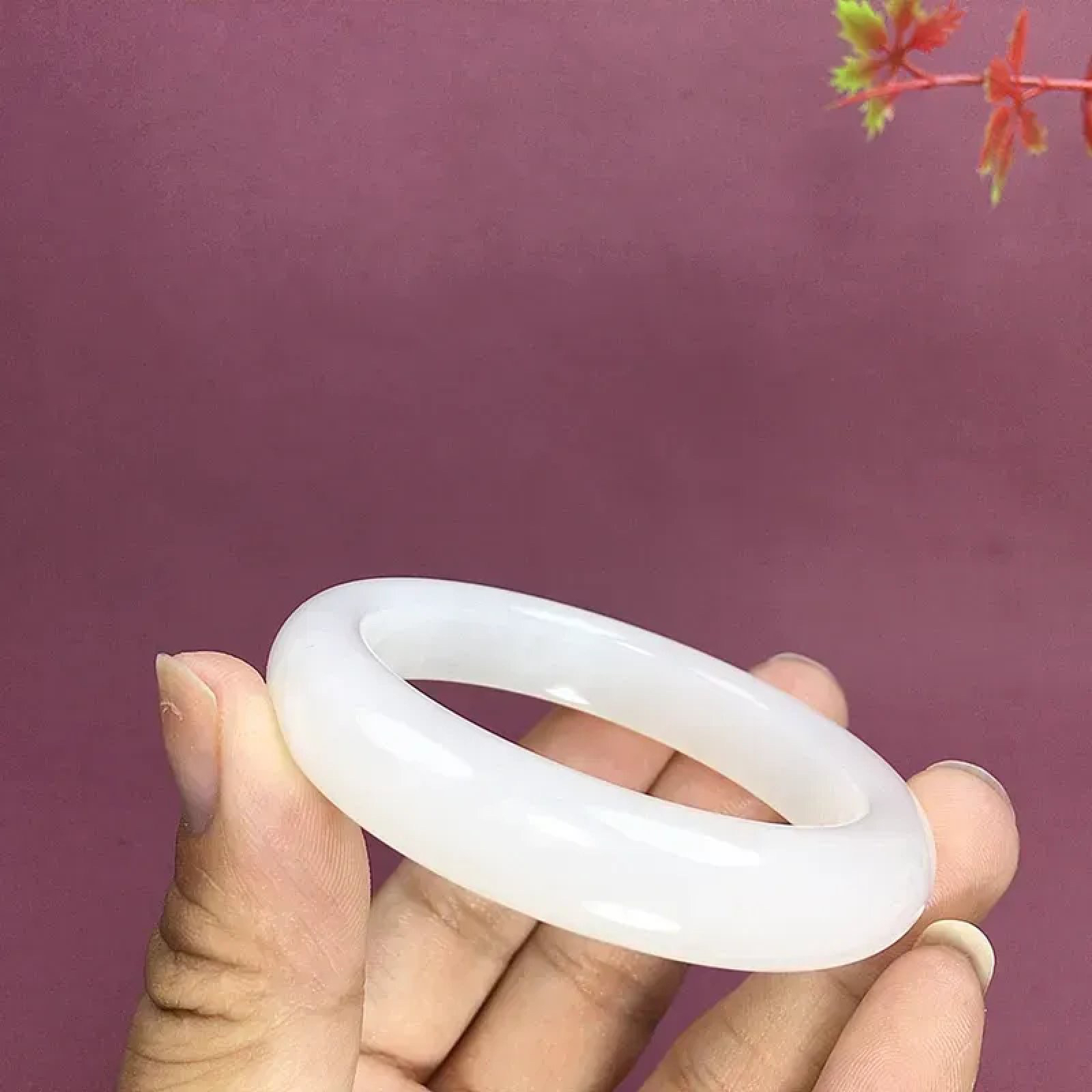 57圈口和田玉羊脂白玉手镯，高货，玉质特细腻油润，白度一级，高脂粉，高品质，萦绕腕间时，古韵不失时尚