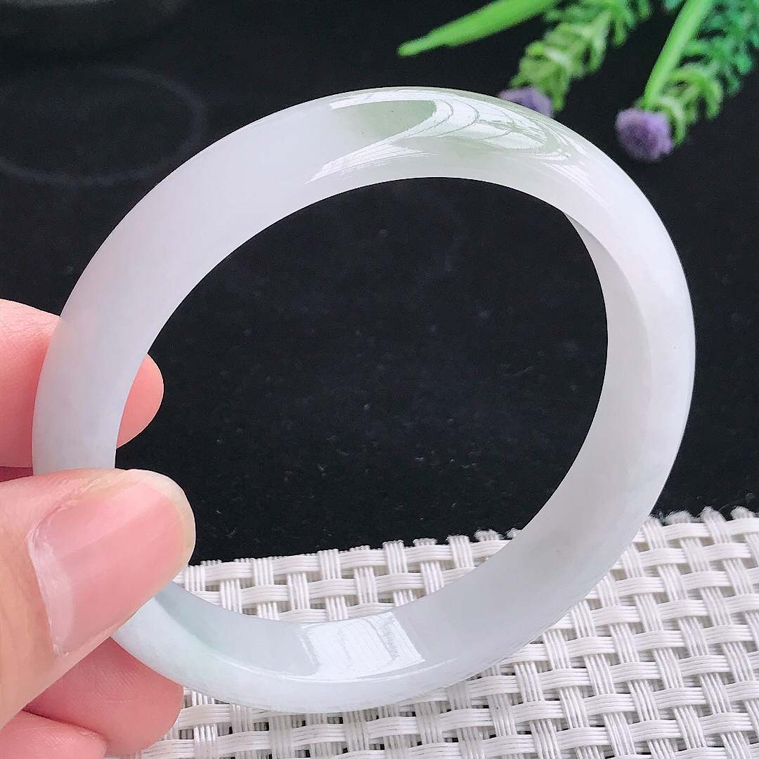 实拍A货翡翠57/11.3/7老坑秀气冰润飘花手镯翡翠宽边玉镯平安镯