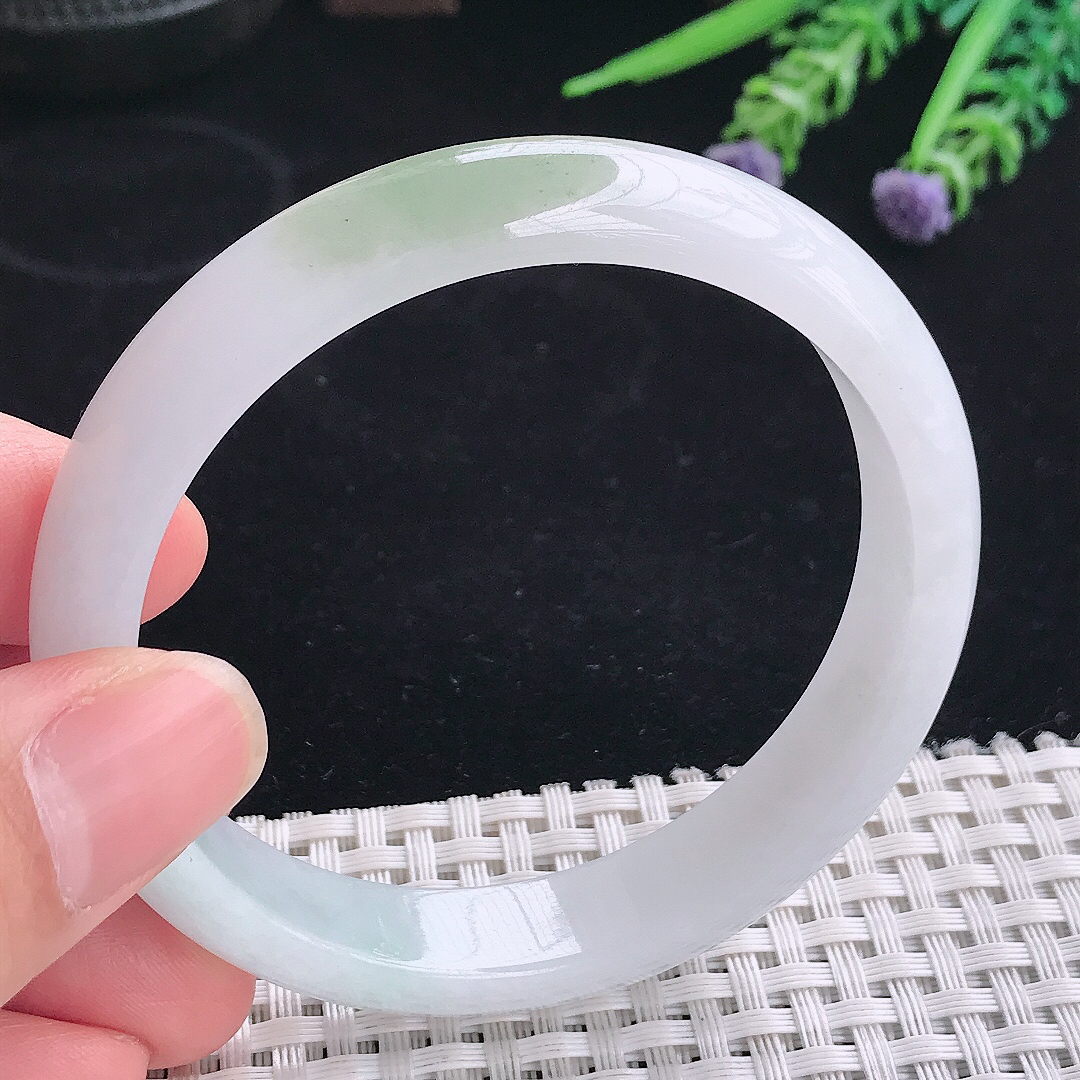 实拍A货翡翠57/11.3/7老坑秀气冰润飘花手镯翡翠宽边玉镯平安镯