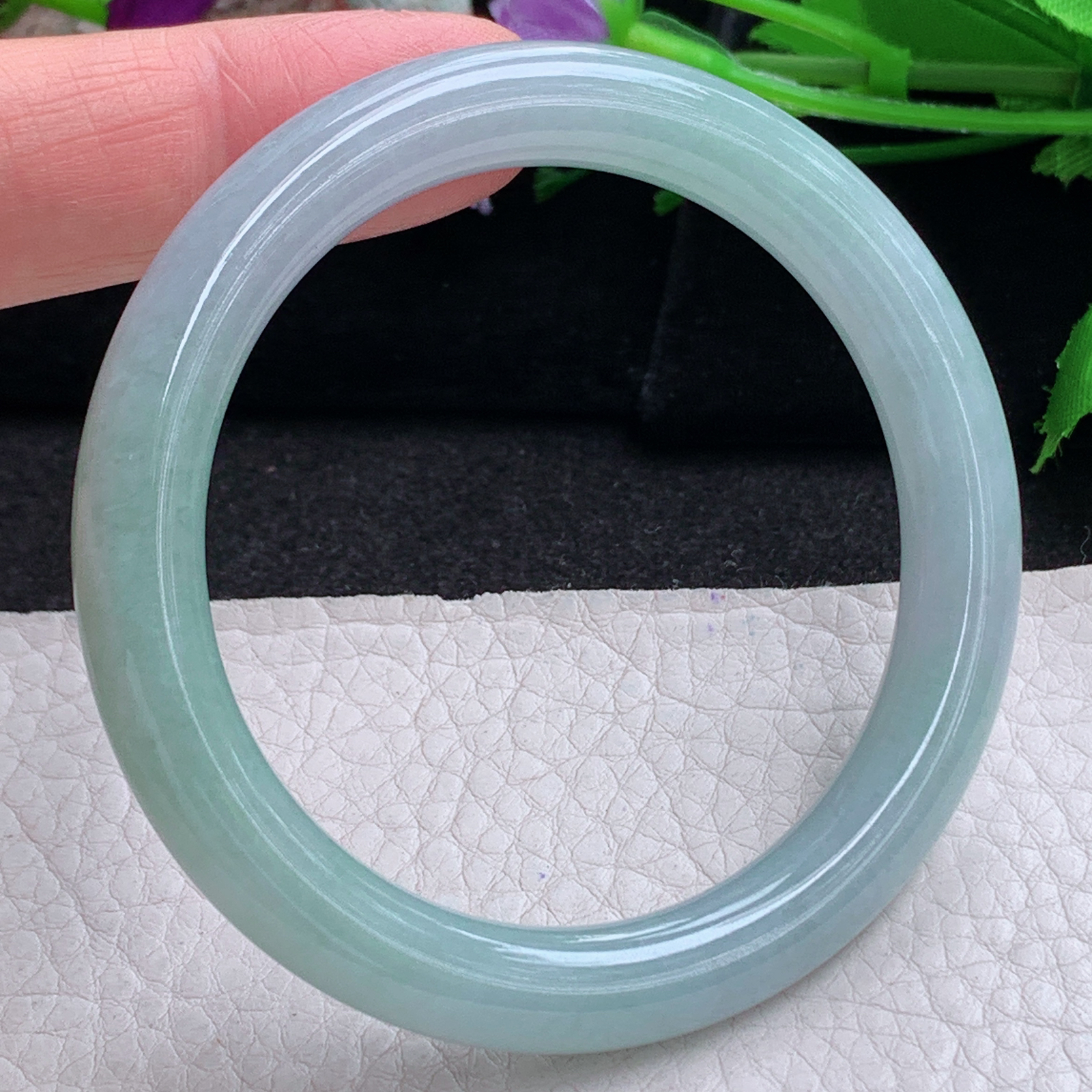 n小圈口53*8.3美人镯 天然缅甸翡翠a货手镯淡绿圆条正圈叮当镯