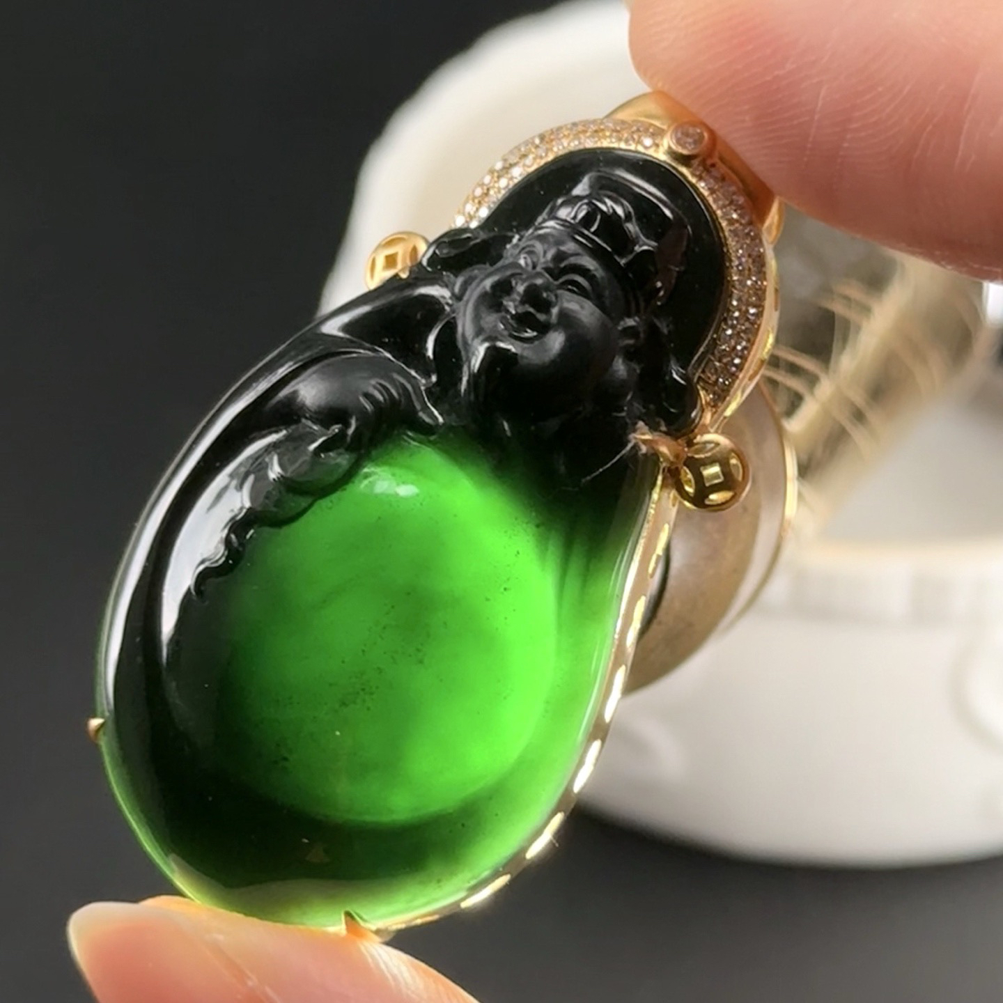 精品18k墨翠财神爷 种好色正 黑度极好 打灯通透 油性十足   尺寸44.5