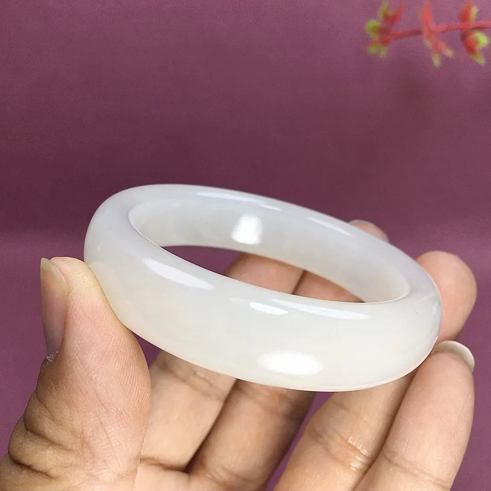 冰白色，53.9圈口和田玉羊脂白玉宽版手镯，高货，玉质特细腻油润，白度一级，高脂粉，高品质，萦绕腕间