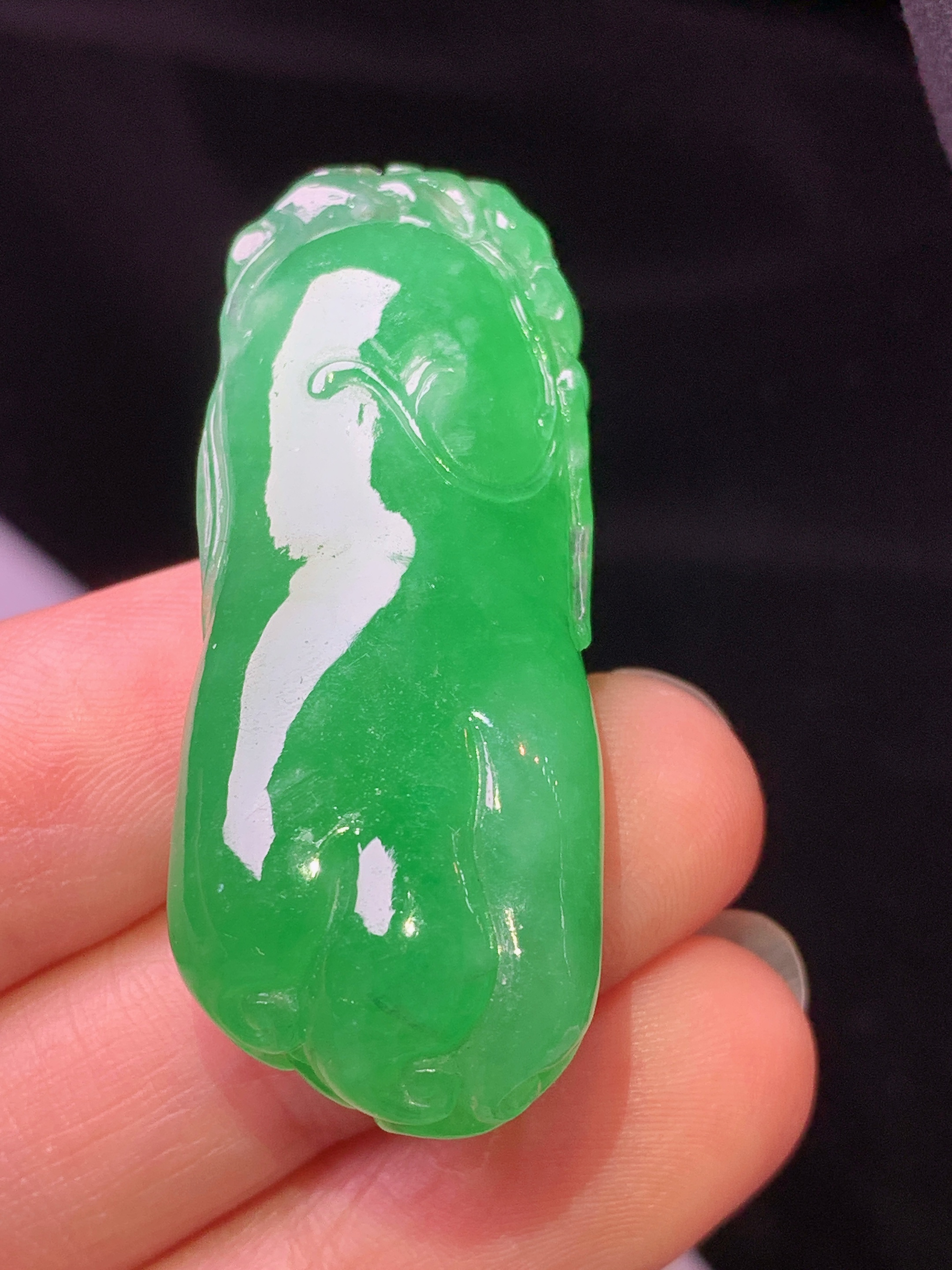 阳绿佛手瓜吊坠 玉质细腻 色泽艳丽清新 水润亮眼 整体尺寸43.6*17.2*12x9