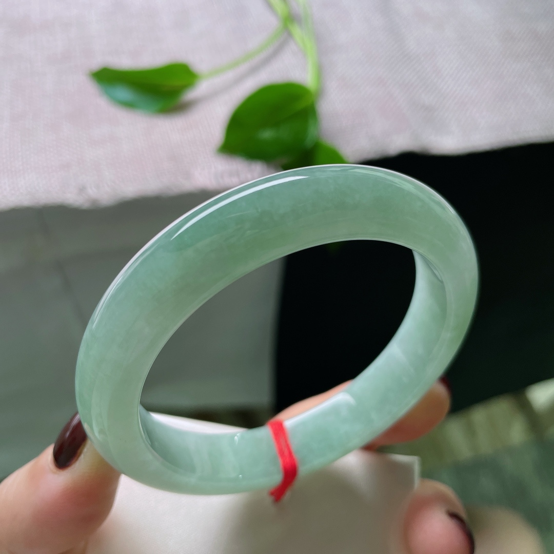 57.6/12.2/8.6蓝底正圈，水润细腻，清雅苑苑，贵气，佩戴温婉，无裂，ss49172a