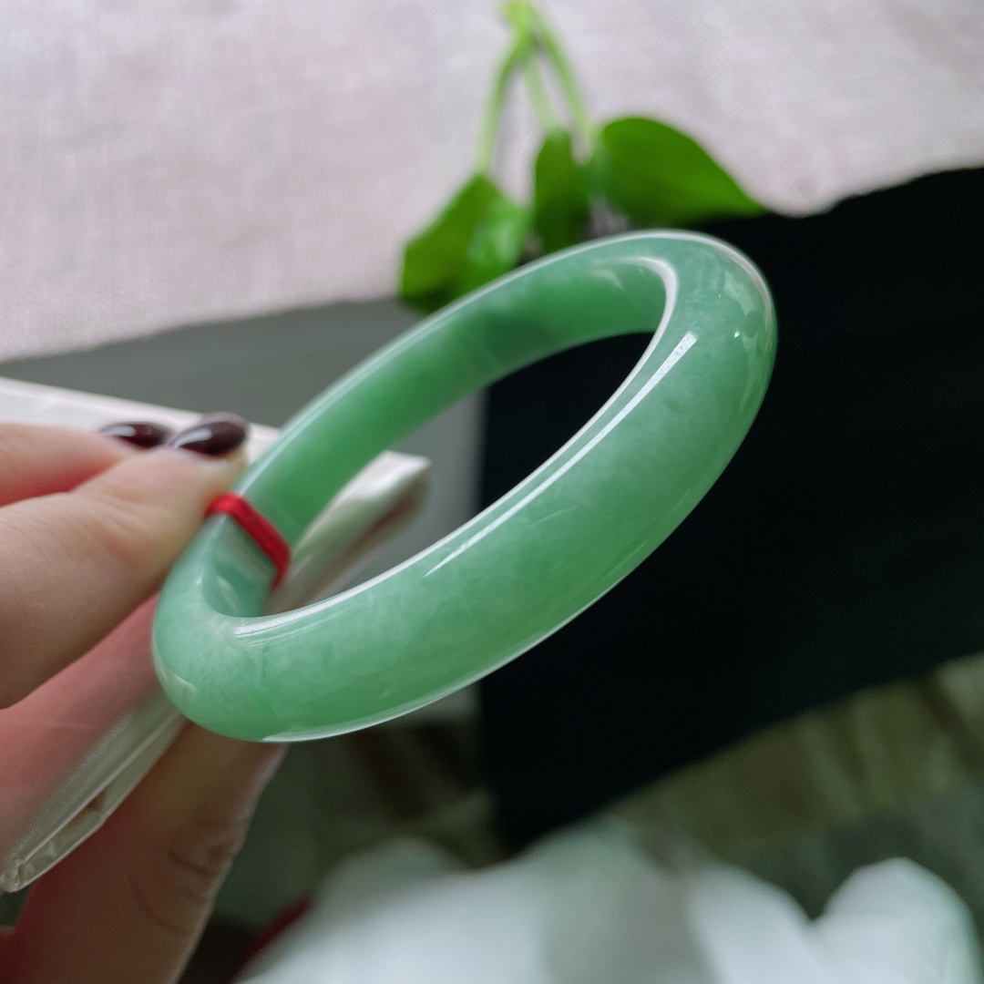 53.7/10.1/7.9绿底正圈，水润细腻，清新简约大方，无裂，ss50819a