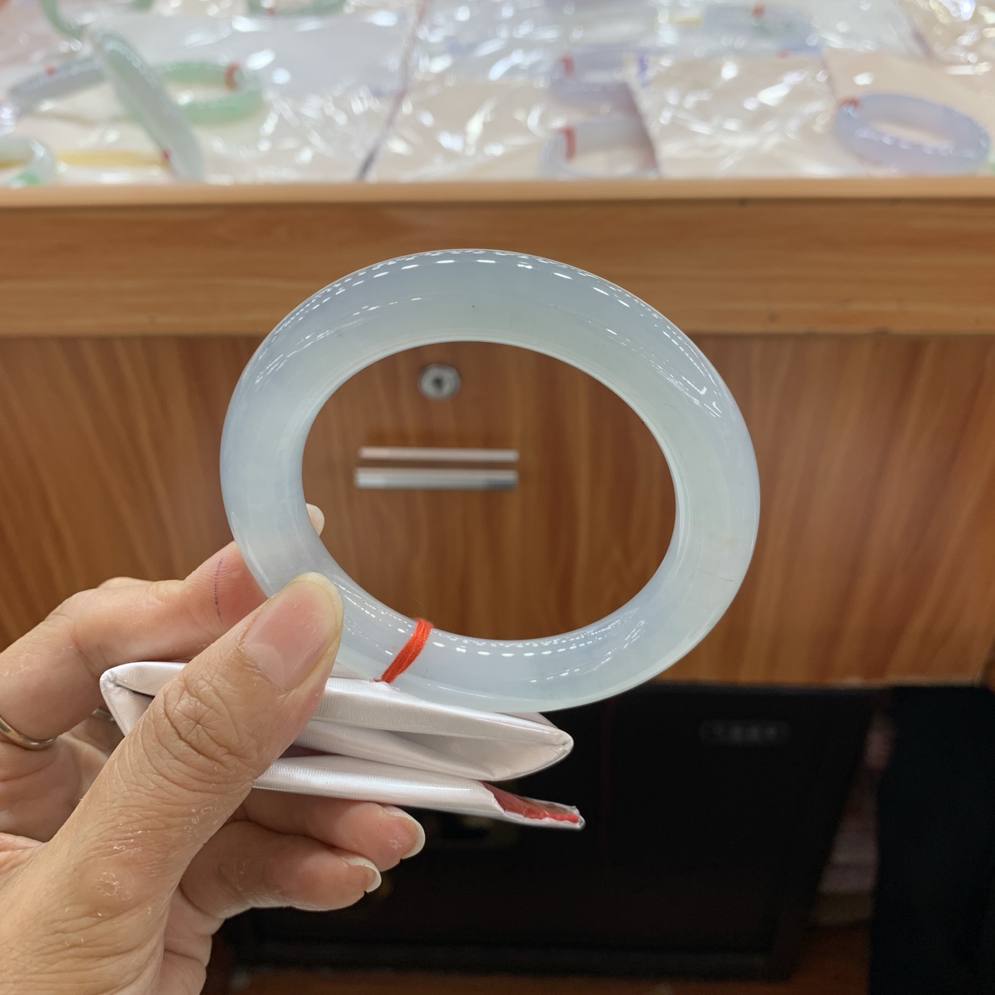 042040CZ冰胶蓝大圈口圆条翡翠手镯60-12.2-12.4