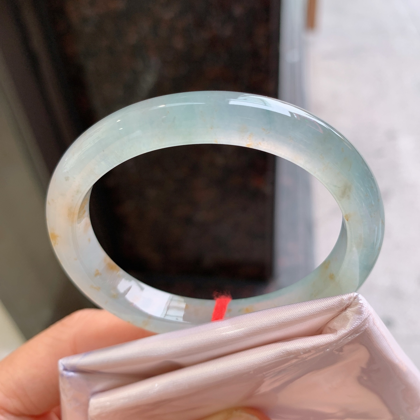 贵妃冰黄翡 无裂 尺寸：53.8/47/9.3/7.5 起荧光