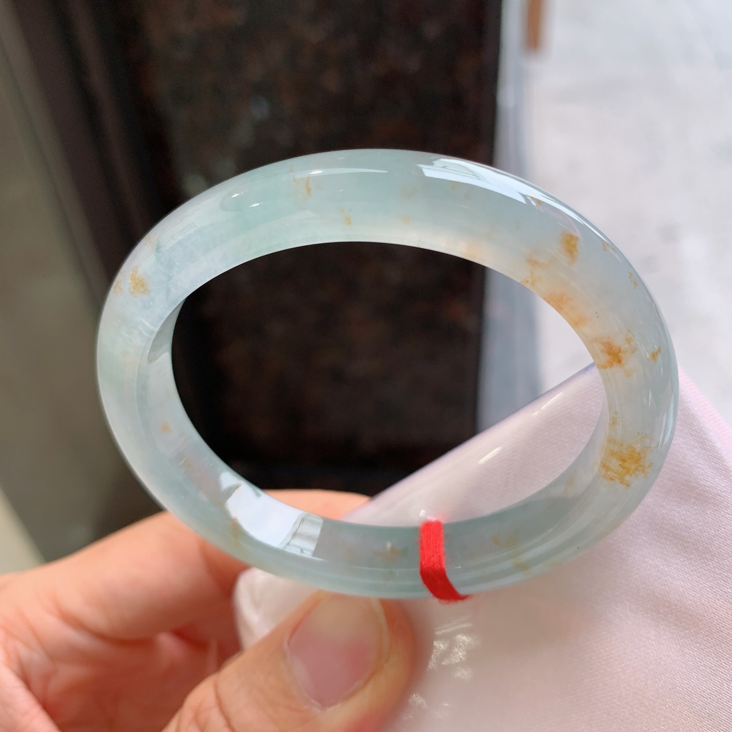 贵妃冰黄翡 无裂 尺寸：53.8/47/9.3/7.5 起荧光