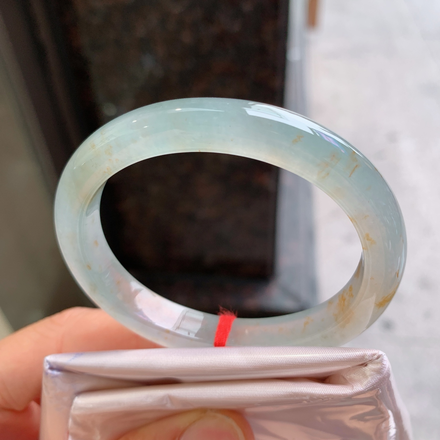 贵妃冰黄翡 无裂 尺寸：53.8/47/9.3/7.5 起荧光