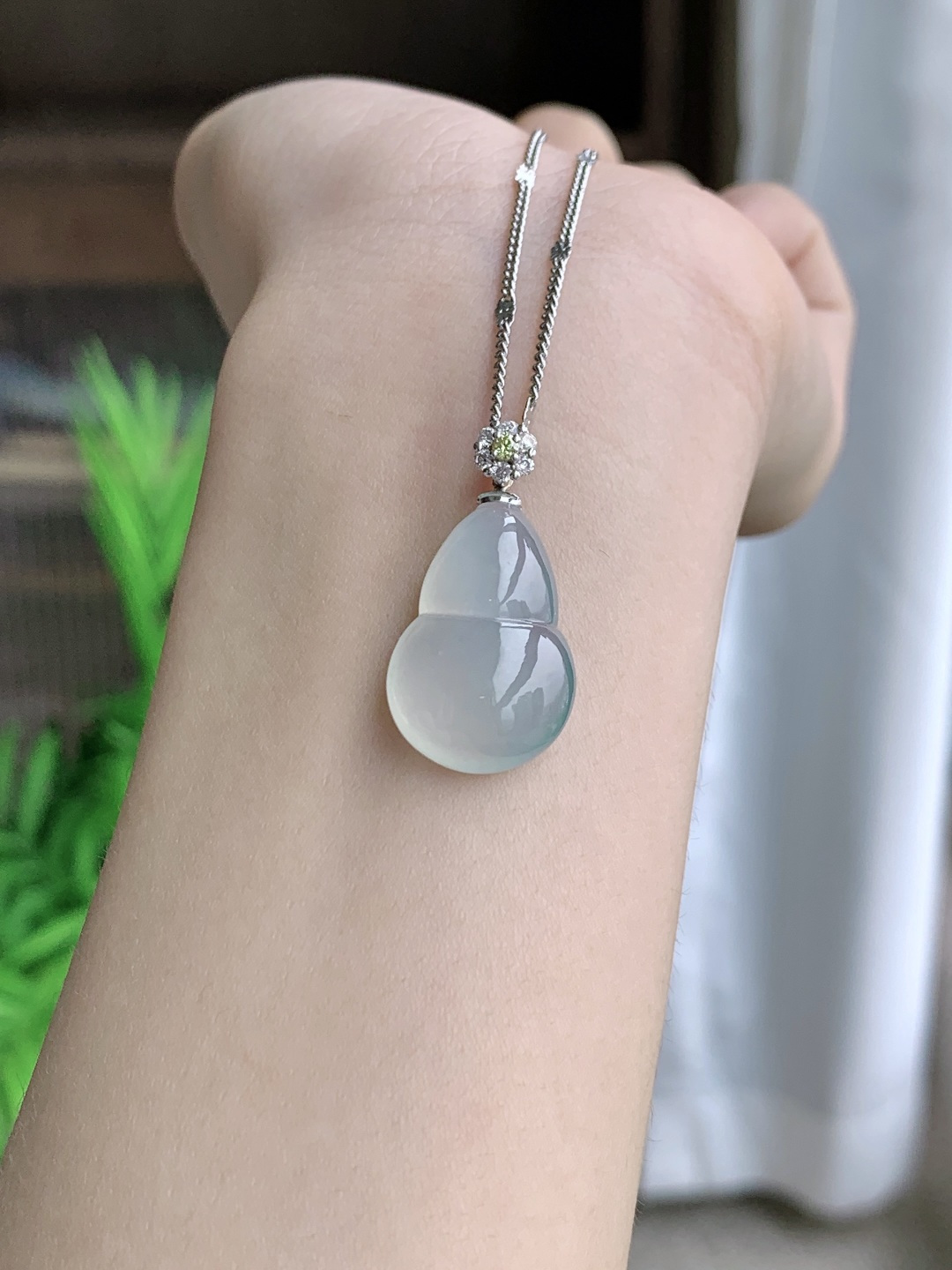 【镶嵌】葫芦吊坠【说明】缅甸 18k金镶嵌 性比高  【整体】27.7【裸石】20.7-14.4-6.4【重量】3.7克