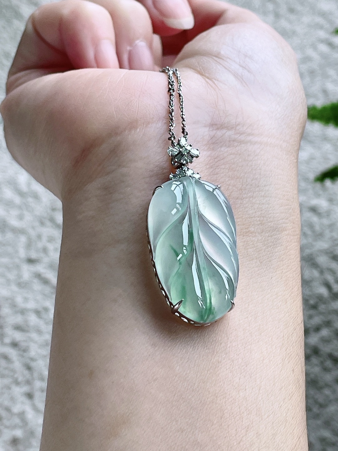 【镶嵌】叶子大树叶吊坠，【说明】缅甸 18k金镶嵌 无裂 性比高，【整体】43.6-19.7-6.