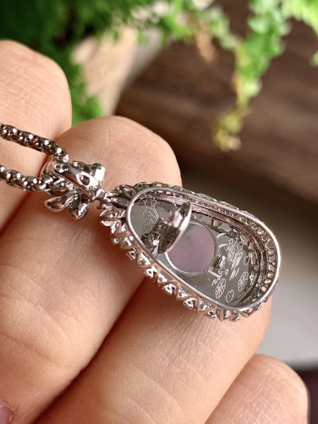 ️冰紫底豆子飘花福豆吊坠，缅料，18k金镶嵌，无裂，性比高，38.5-12.7-9，17.5-10.2-3，3.4克