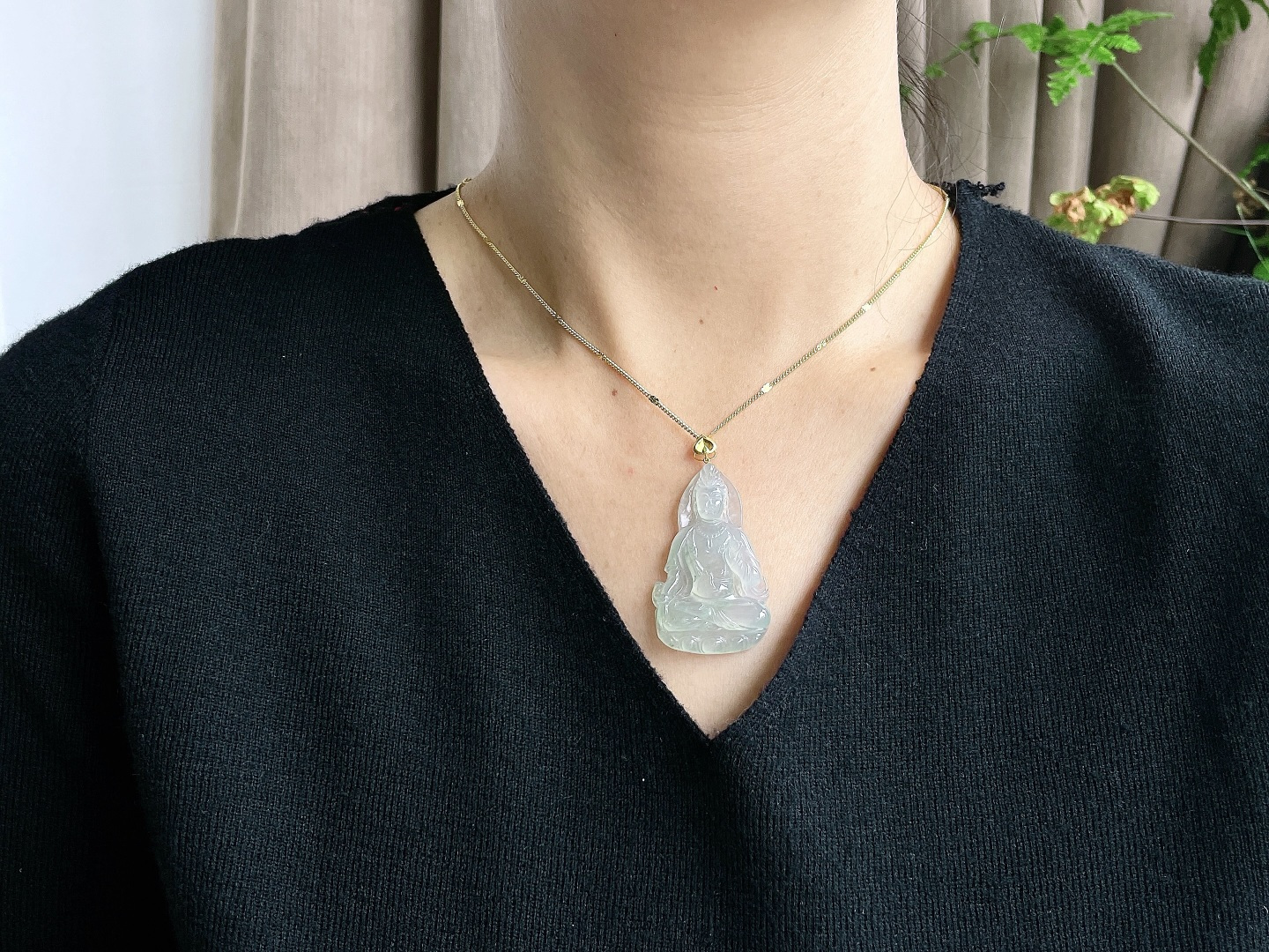 【镶嵌】冰飘花观音牌吊坠  【说明】缅甸 18k金镶嵌 无裂 性比高  【整体】52.4  【裸石】46.4-28.7-5.7  【重量】12.3克